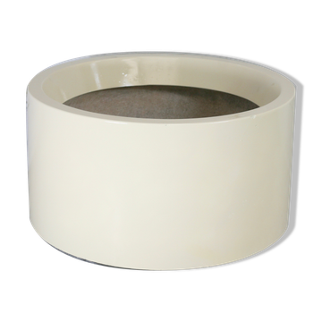 Important cylindrical planter in cream lacquered fiberglass, circa 1970