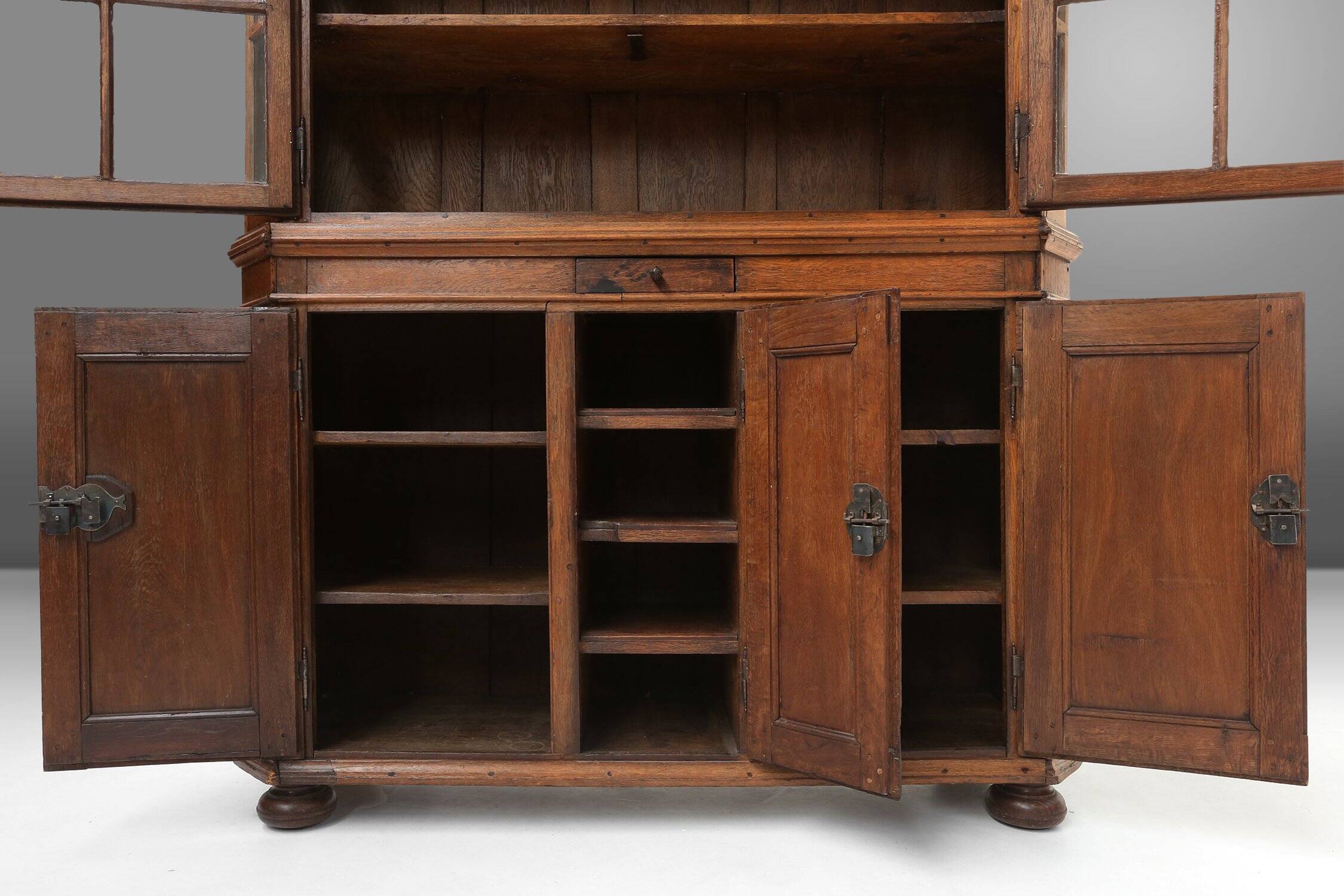 Early 18th Century Vitrine Cabinet in oak, Germany