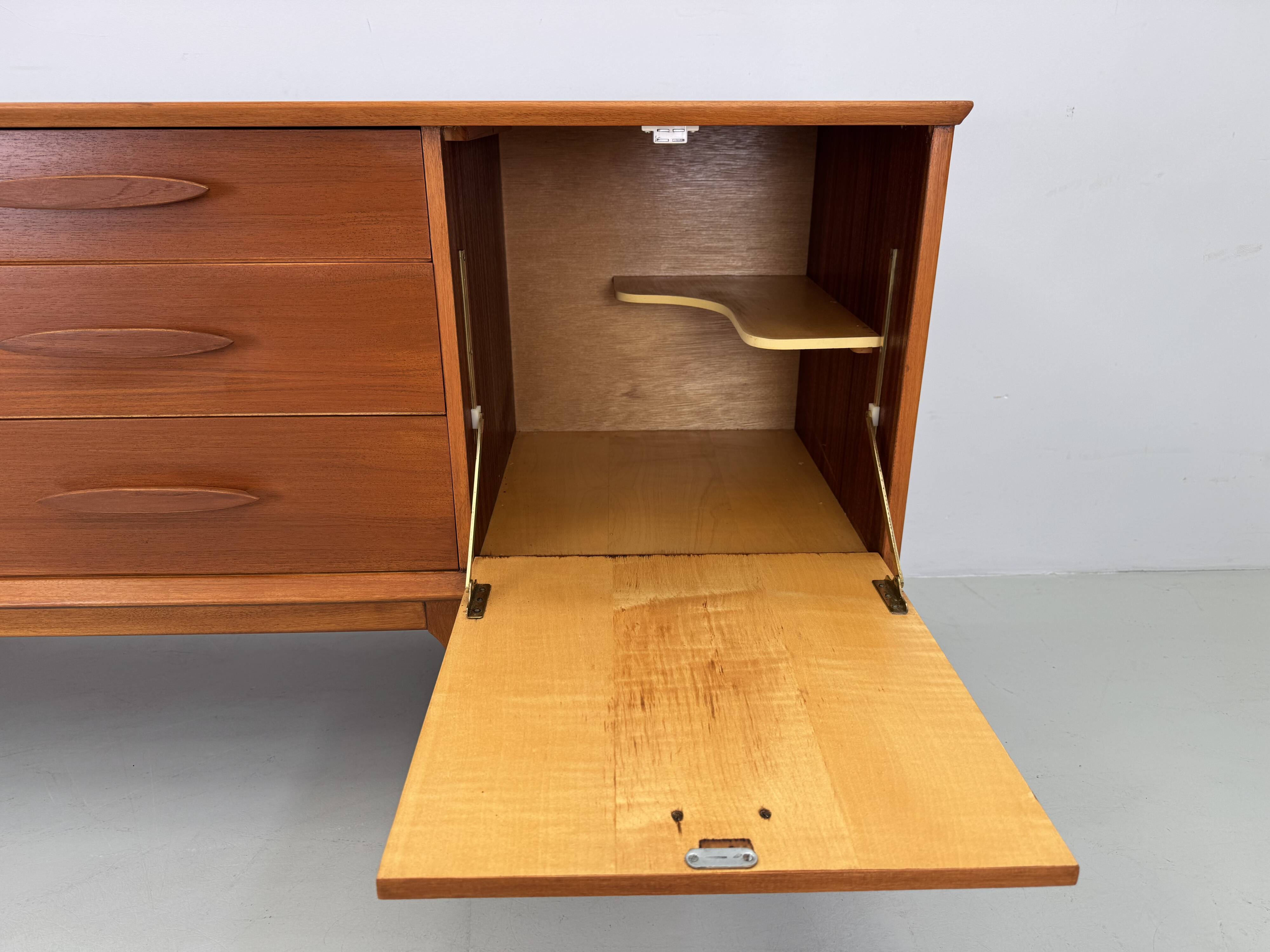 Vintage Jentique sidebord 1960's.