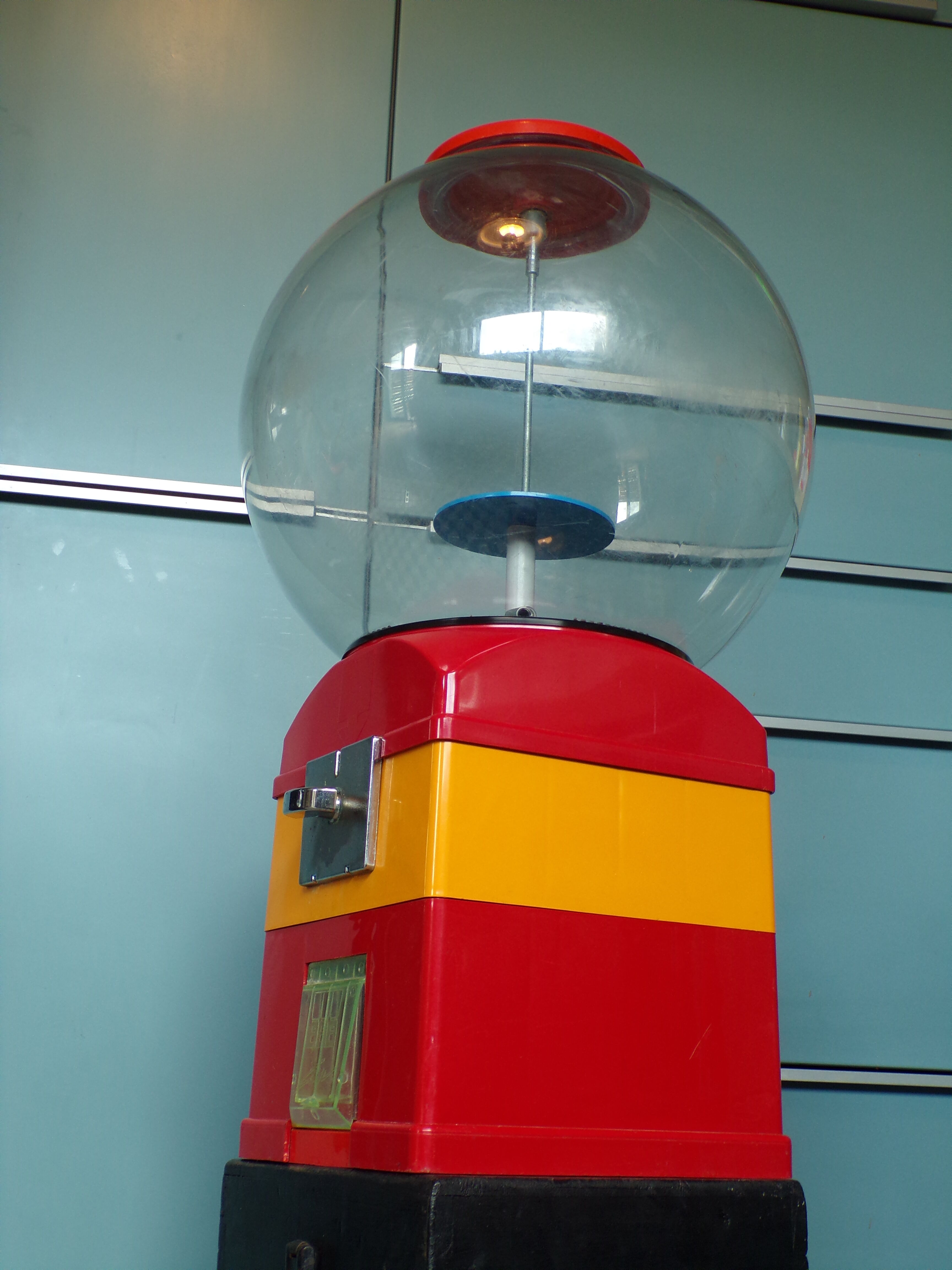 Vintage chewing gum dispenser