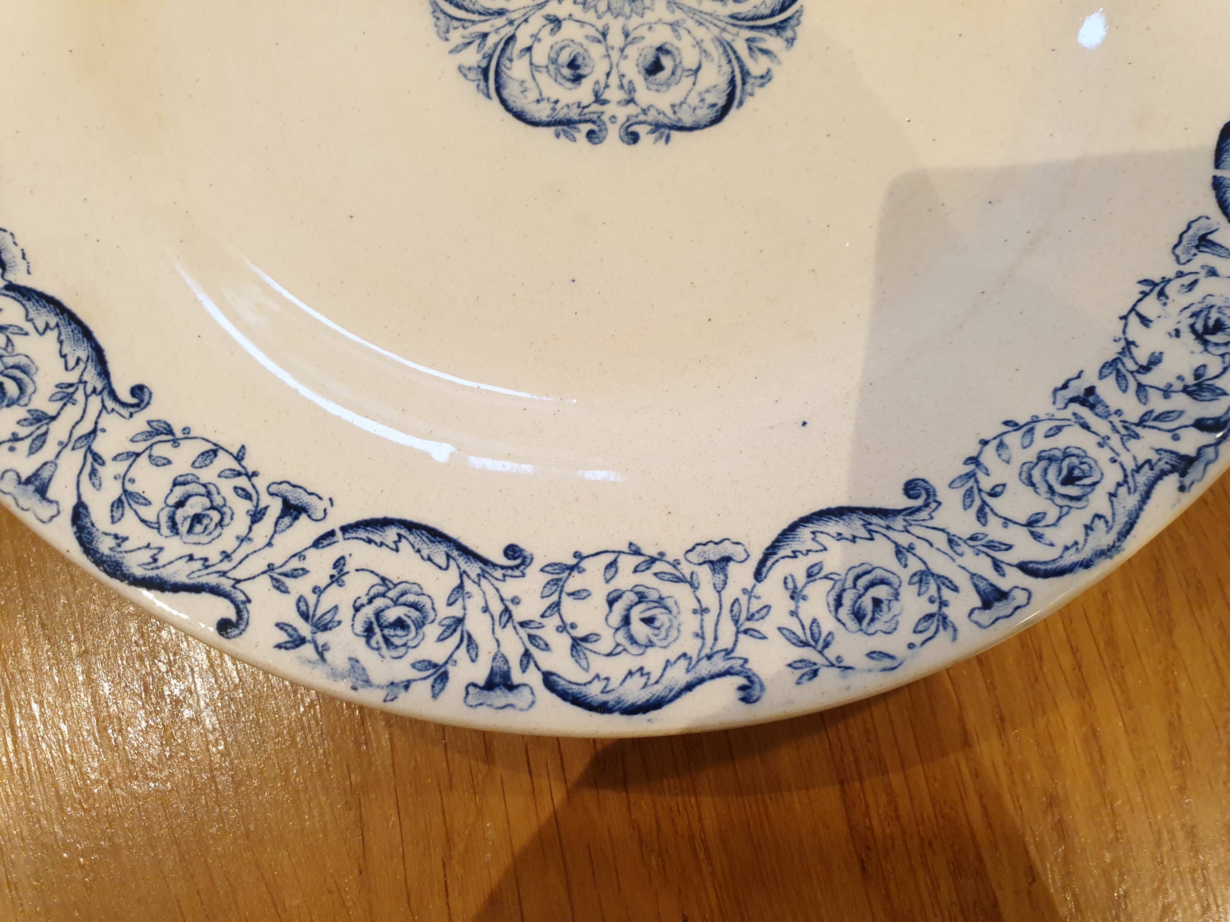 11 plates in opaque porcelain from Gien known as Terre de Fer