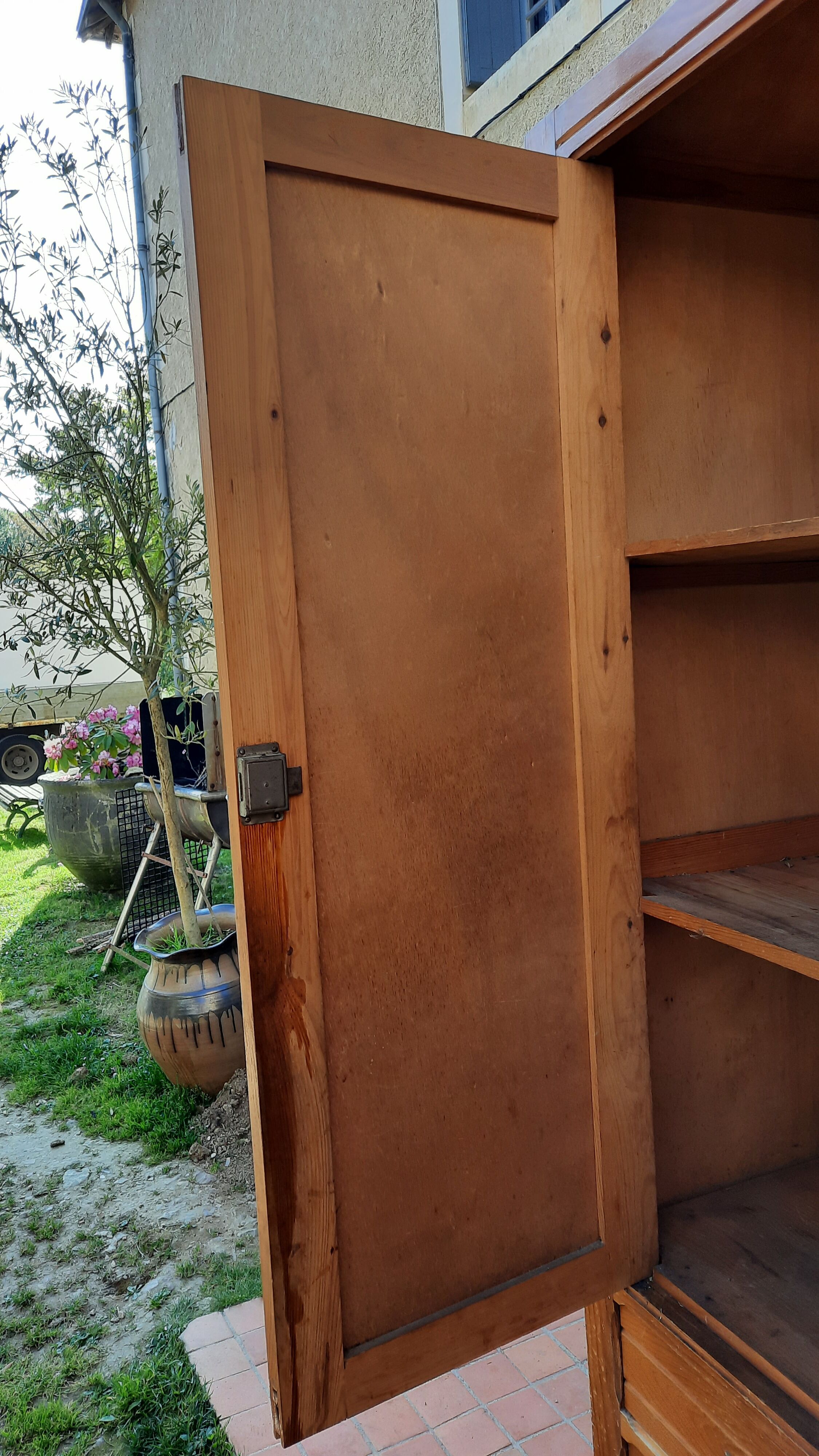 Armoire parisienne
