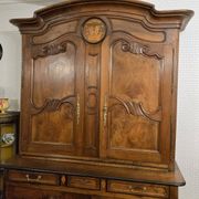 Louis XV two-body buffet Charolais in walnut, from the 18th century.