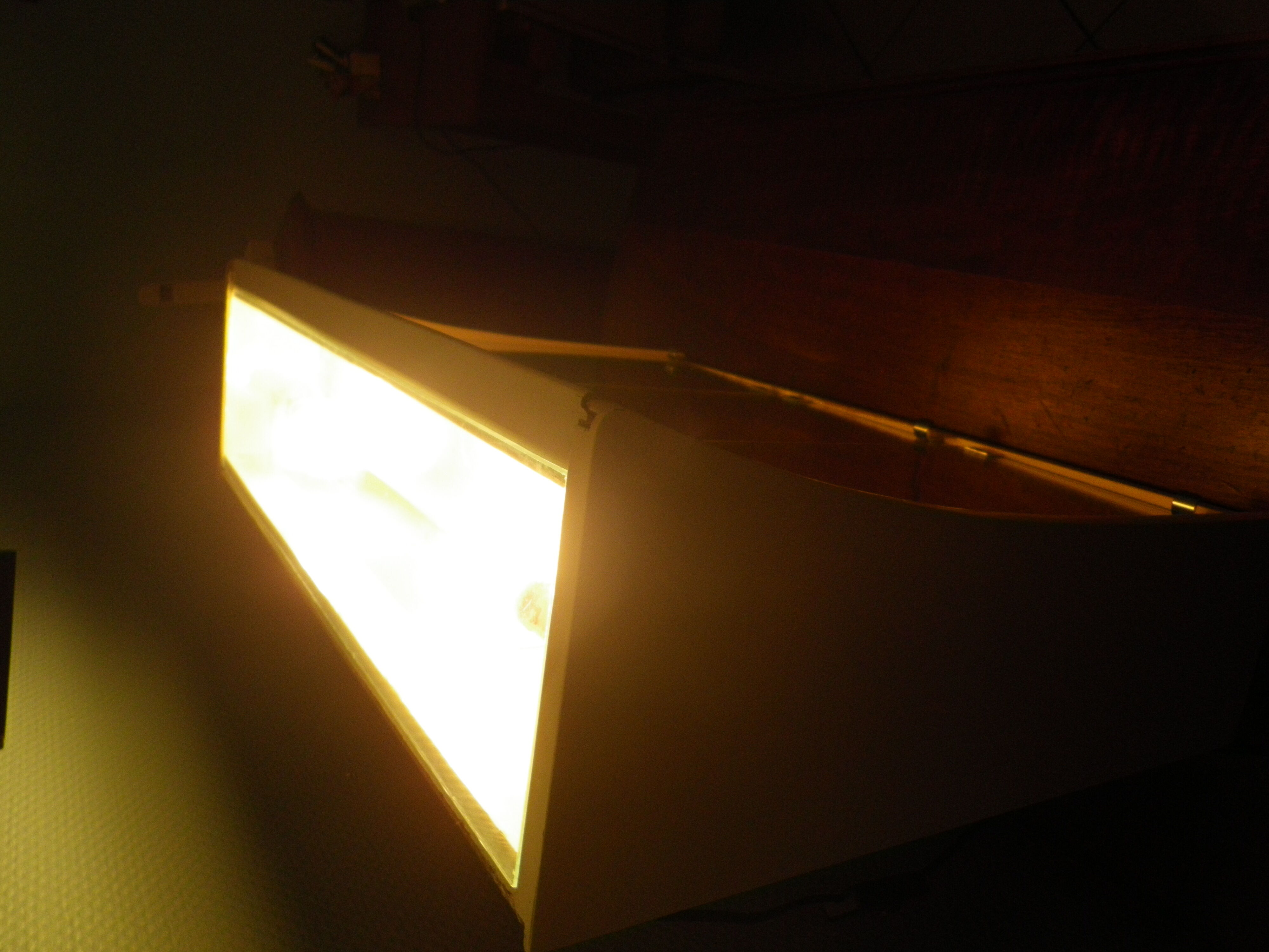 Pharmacy cabinet, 3 mirror doors, double lighting, power outlet and Bakelite switch