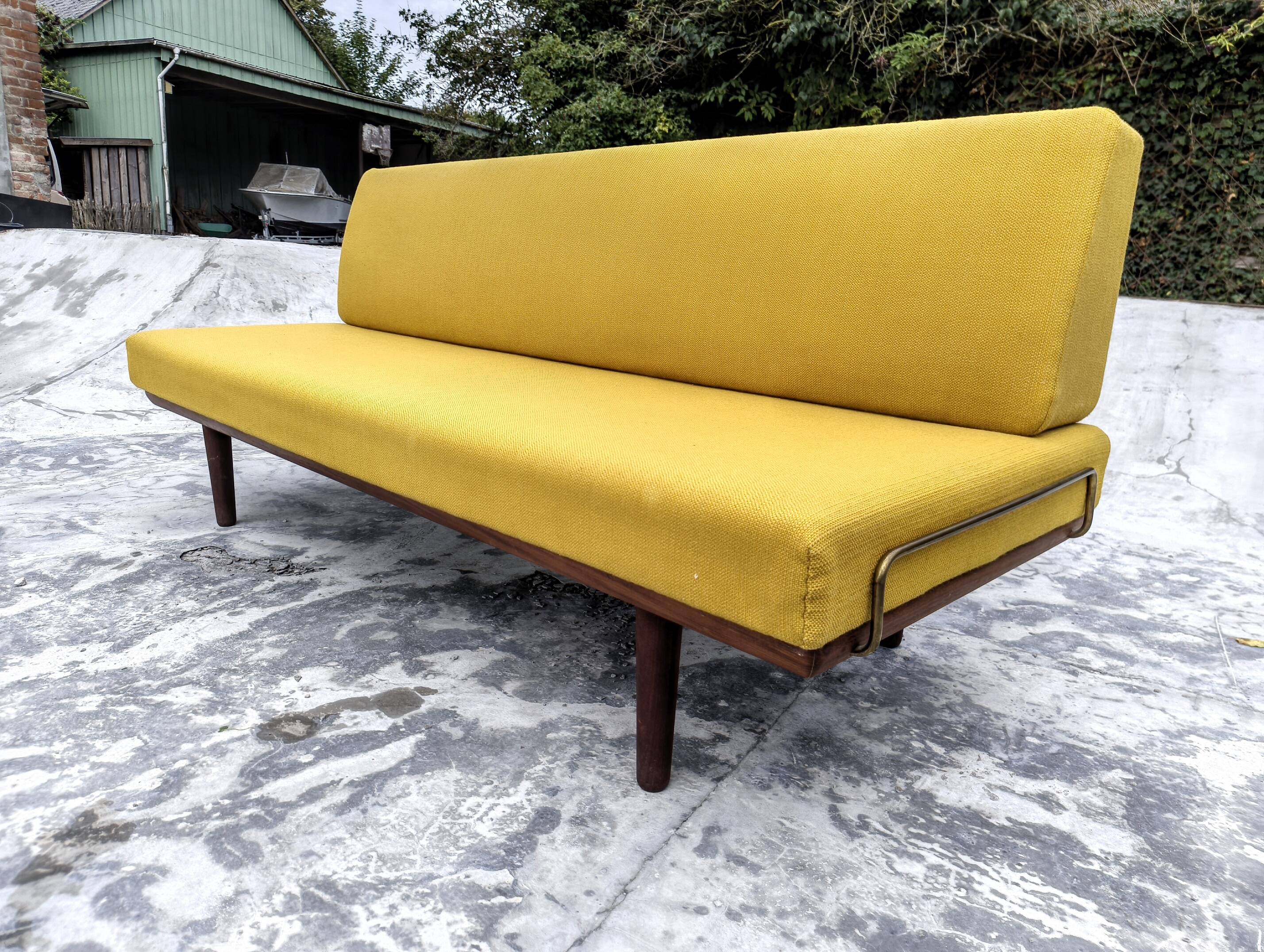 Lit de jour / canapé par Hans Wegner pour Getama, modèle GE 19