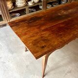 Dining table with 2 drawers in walnut, Louis XV period, 18th century. ☐ 188 x 70 cm