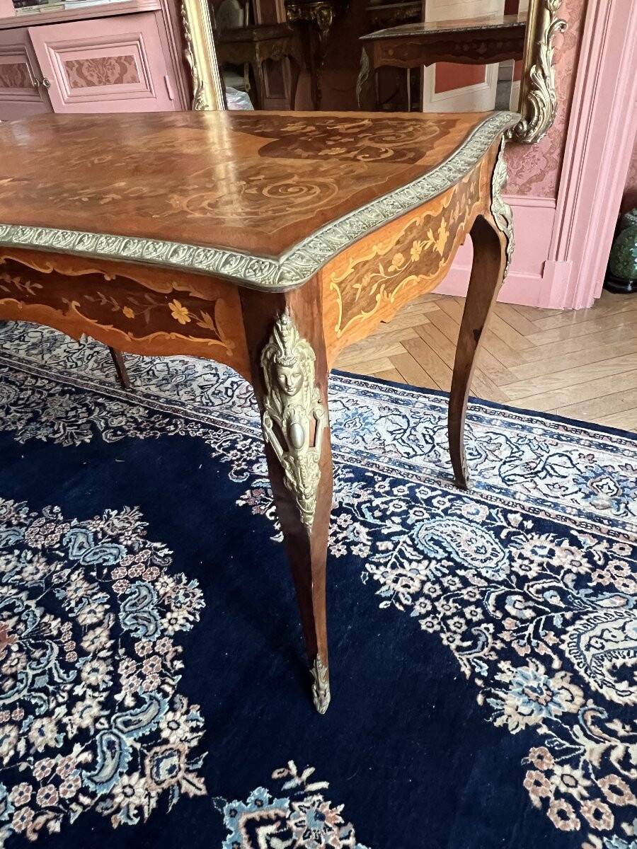 Desk, rosewood marquetry table, bronze ornaments dating from the late 19th century.