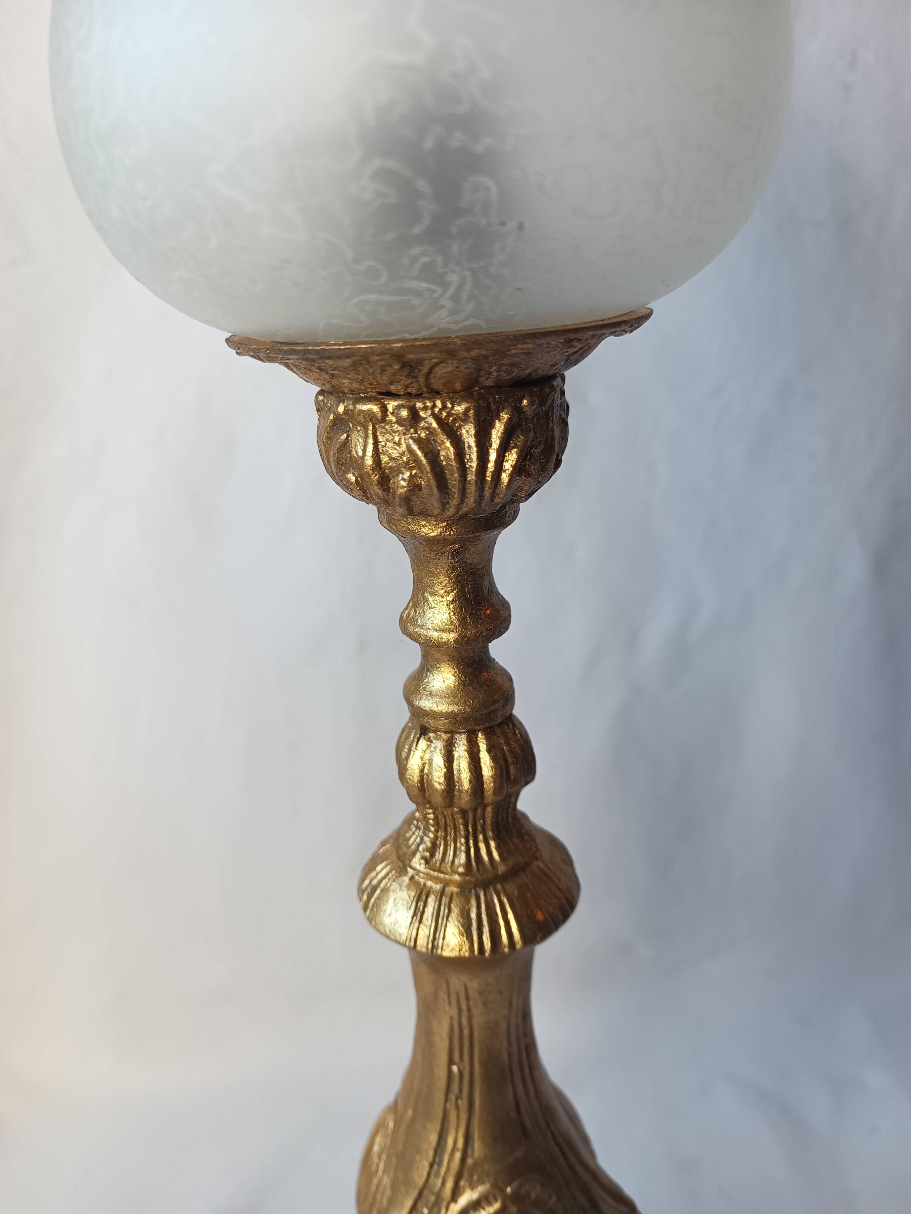 Antique gilded bronze lamp with engraved tulip medallion, 47 cm, interior decoration.
