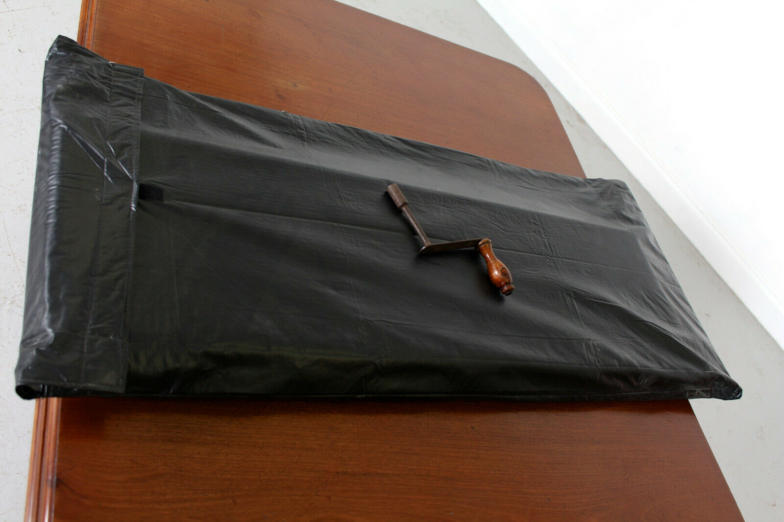 19Th Century mahogany dining table