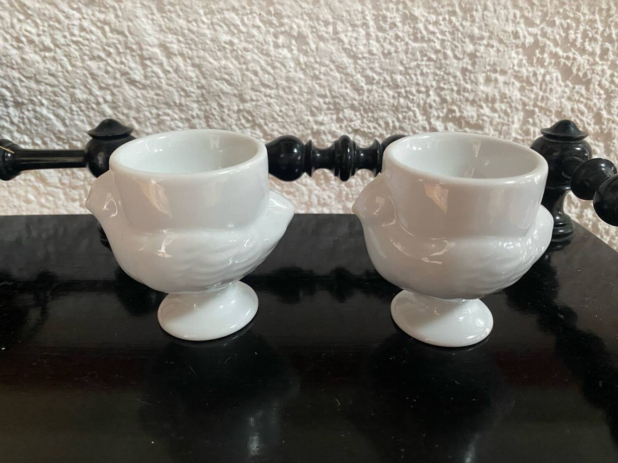 Set of 2 porcelain egg cups "hen"