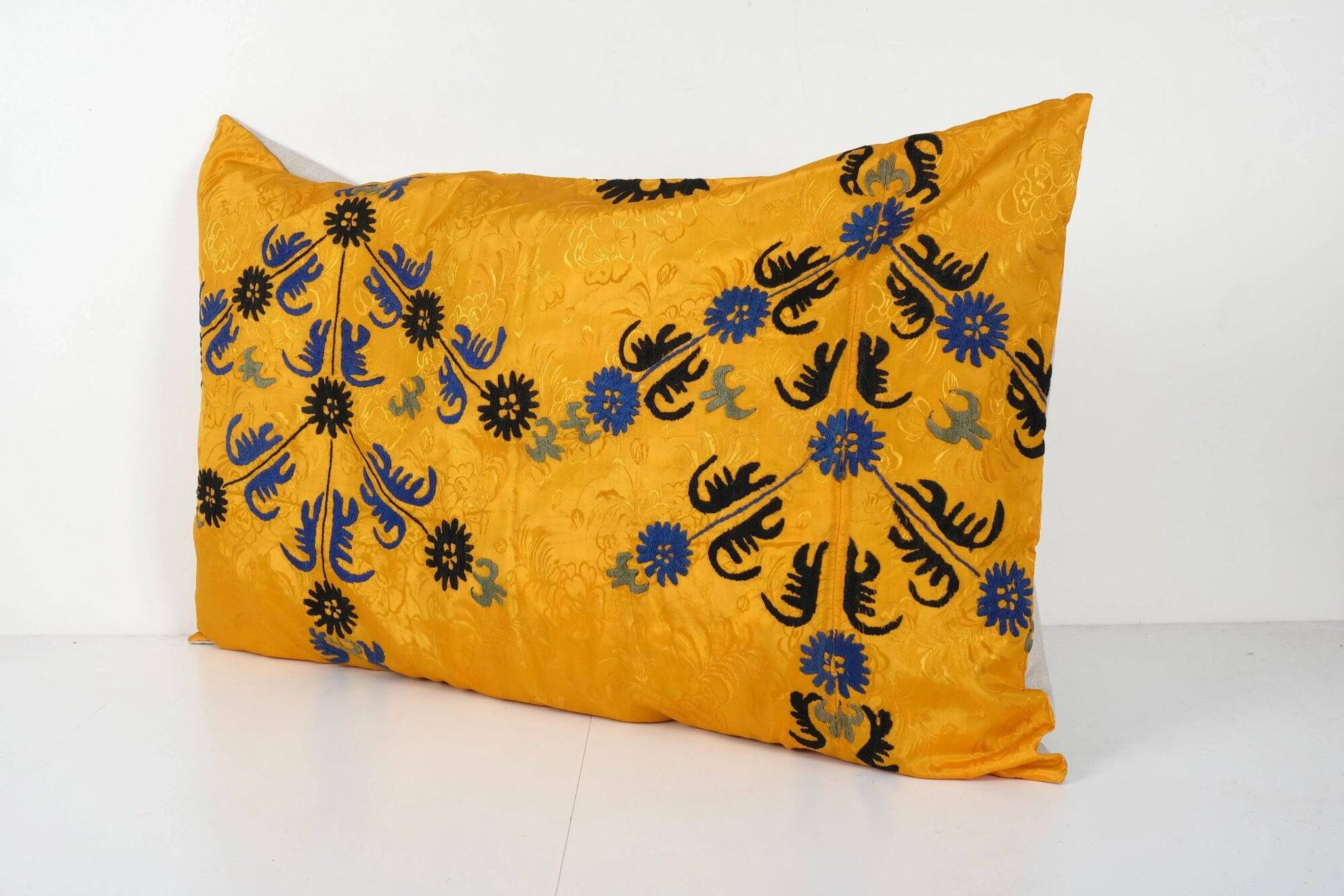 Housse de coussin brodée vintage 102x61 cm