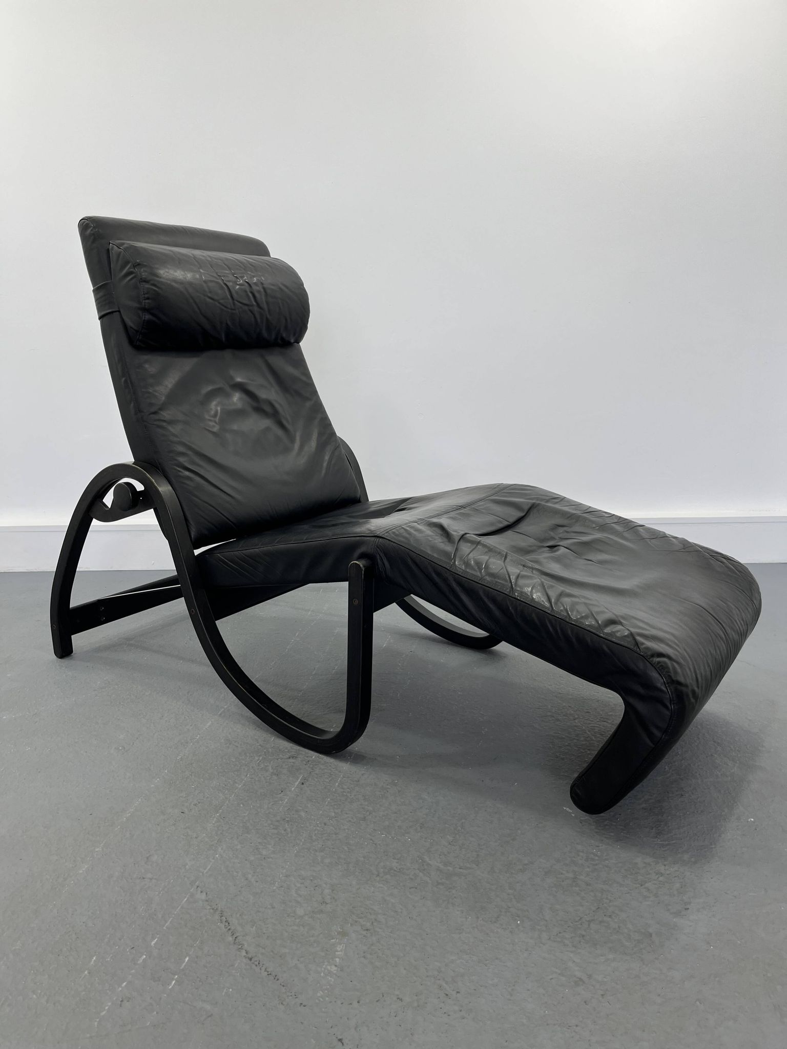 Sinus lying leather black chair from westnofa, 1970s