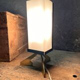 Tripod table lamp