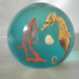 Sulfure boule résine inclusion hippocampe corail vintage