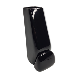 Vase mégalithe noir