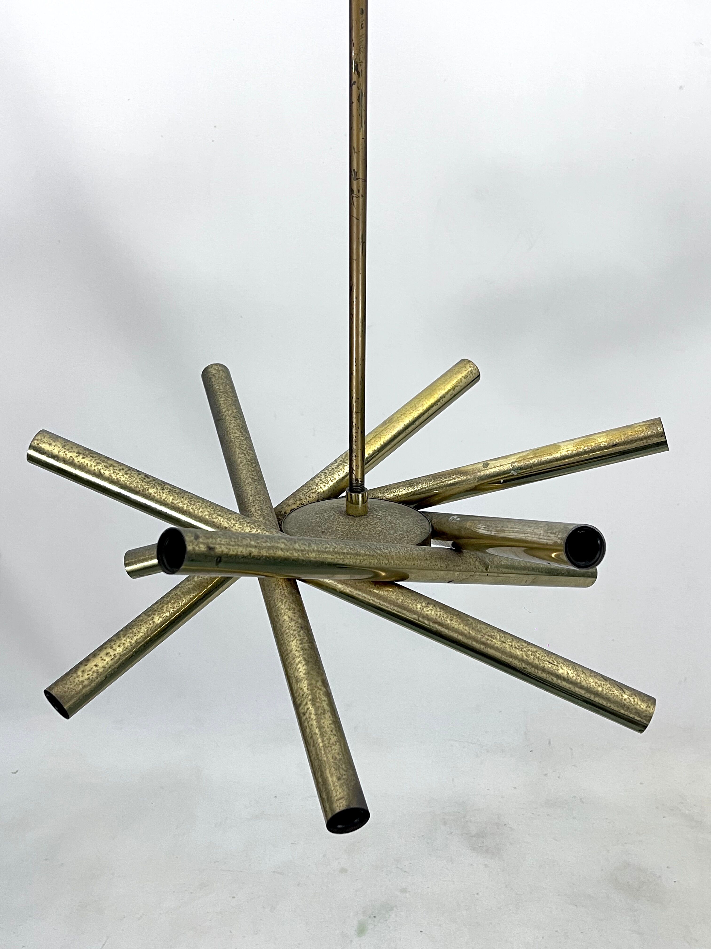 Mid-Century Modern 12 lights Brass chandelier by Stilnovo. Italy 1960s