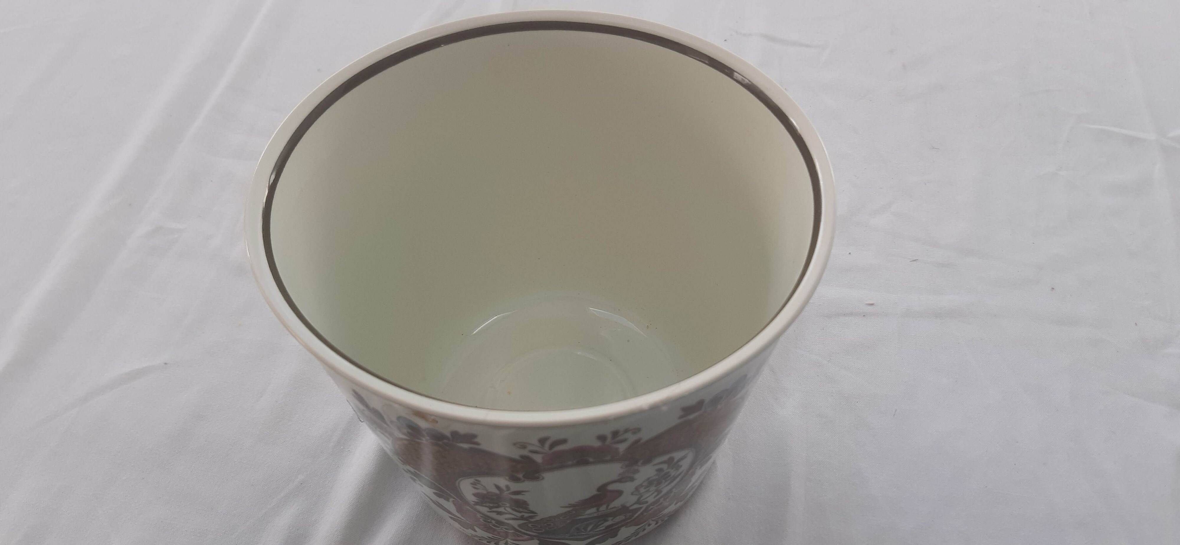 Villeroy Boch flowerpot peacock model