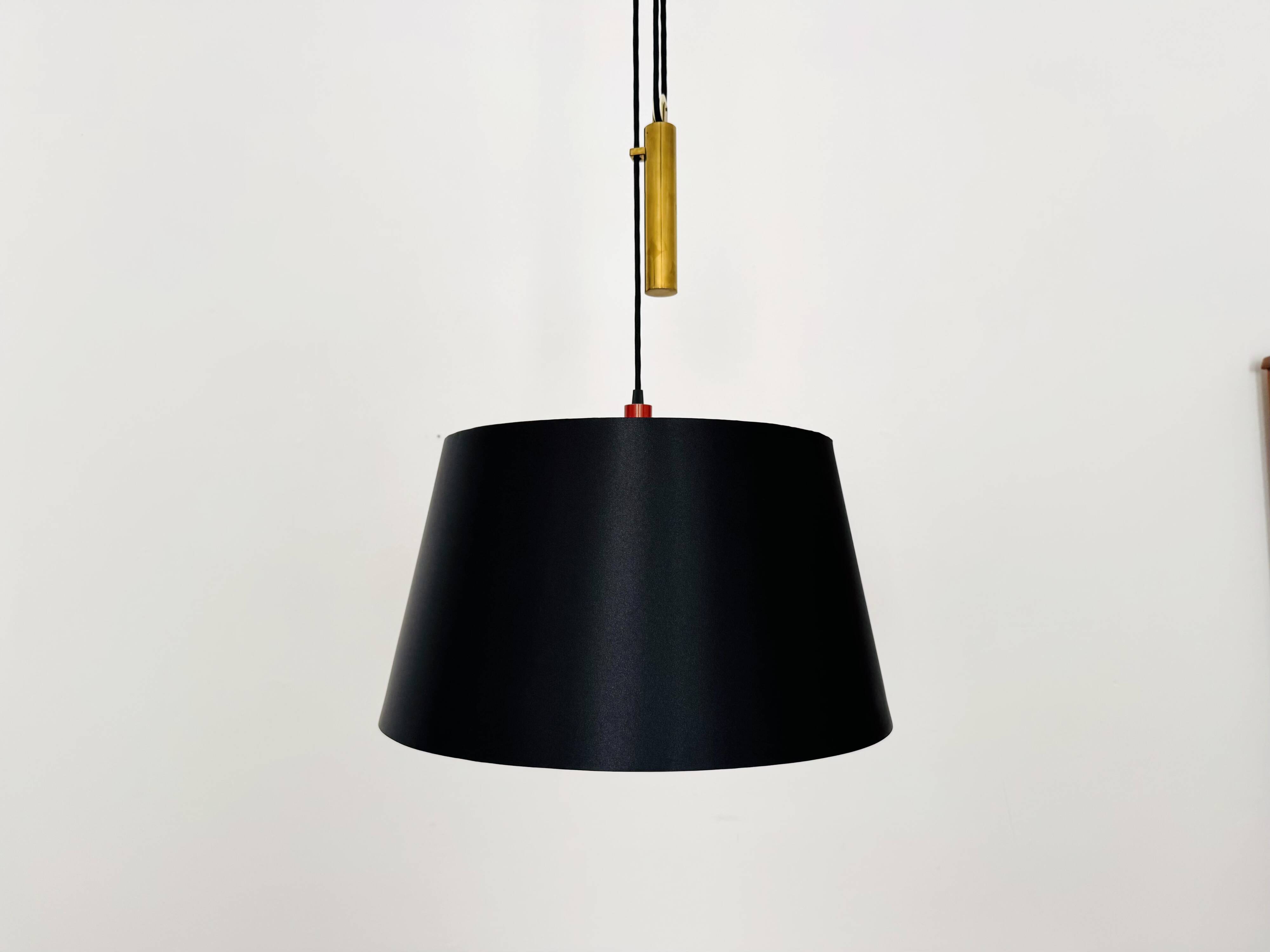 Adjustable Pendant Lamp with Counterweight