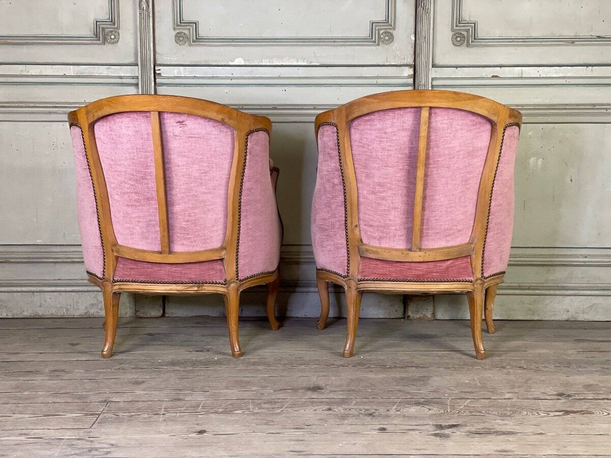 Pair of Louis XV style bergère armchairs in carved wood, pink velvet, circa 1900