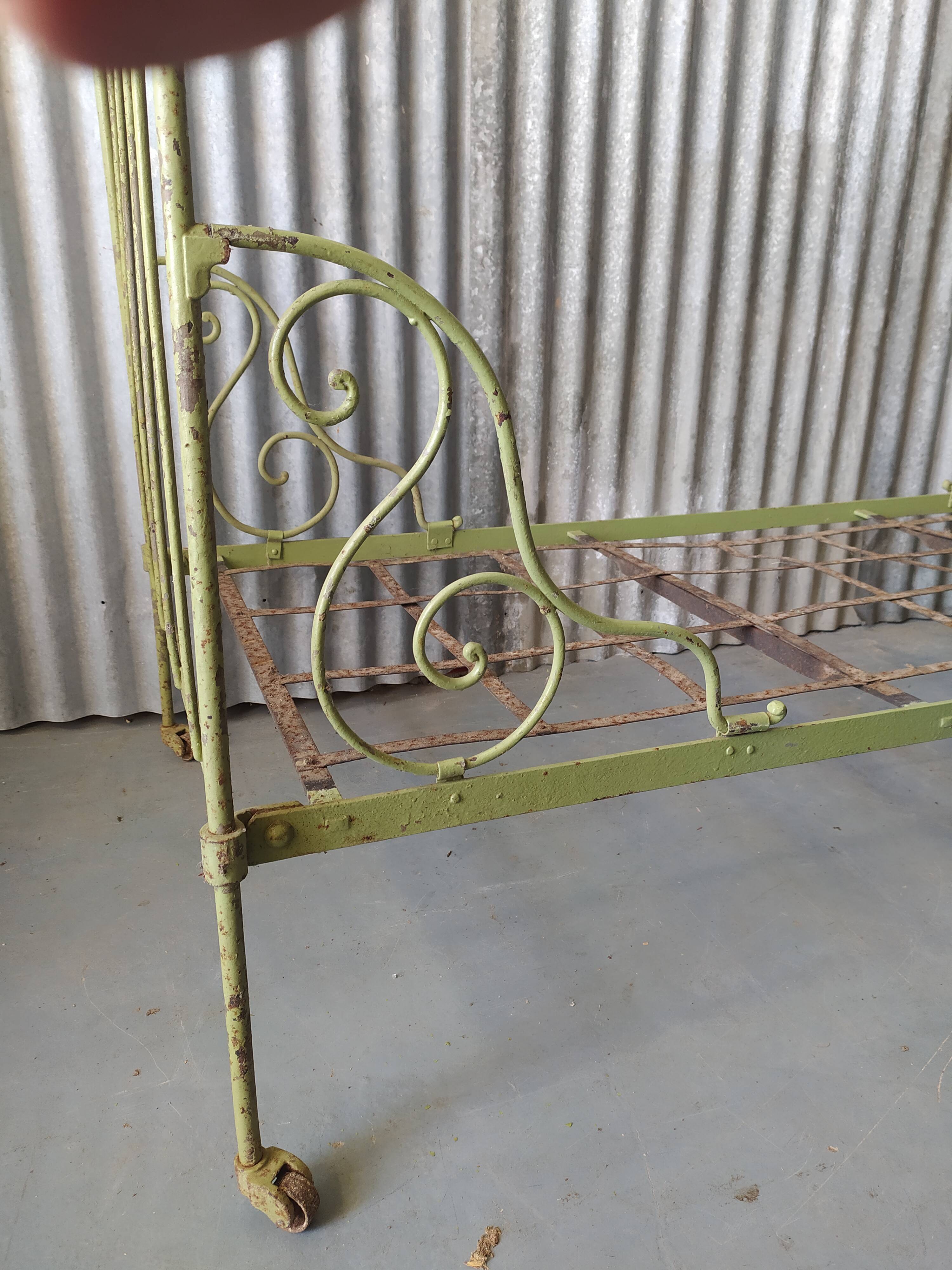 Wrought iron bench bed