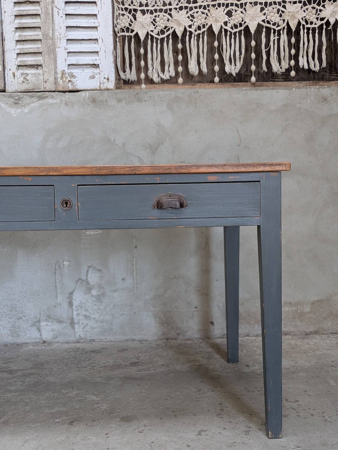 Table / desk