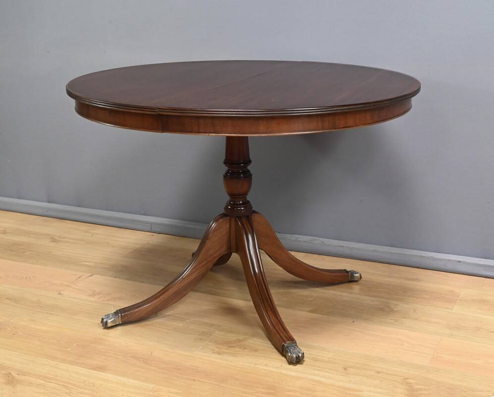 English Style Mahogany Extendable Pedestal Table - 1960