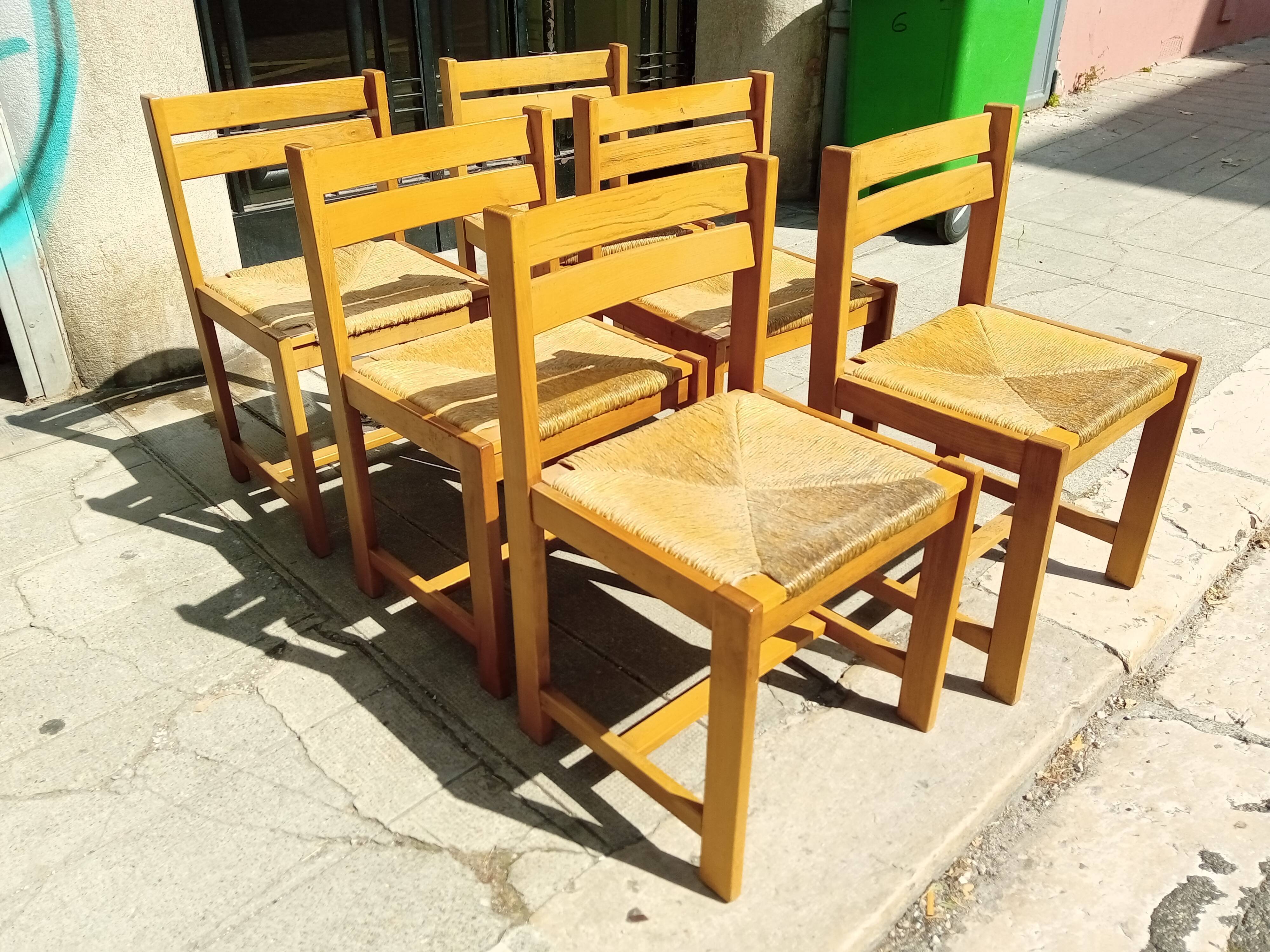 Table and six chairs in elm. Vintage