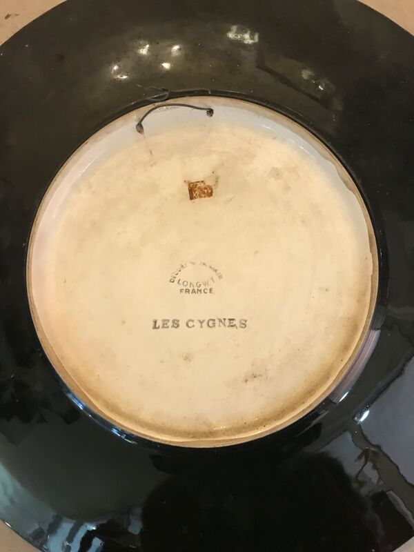 Plat faience de Longwy signe L.Valenti decor de cygnes authentique années 60