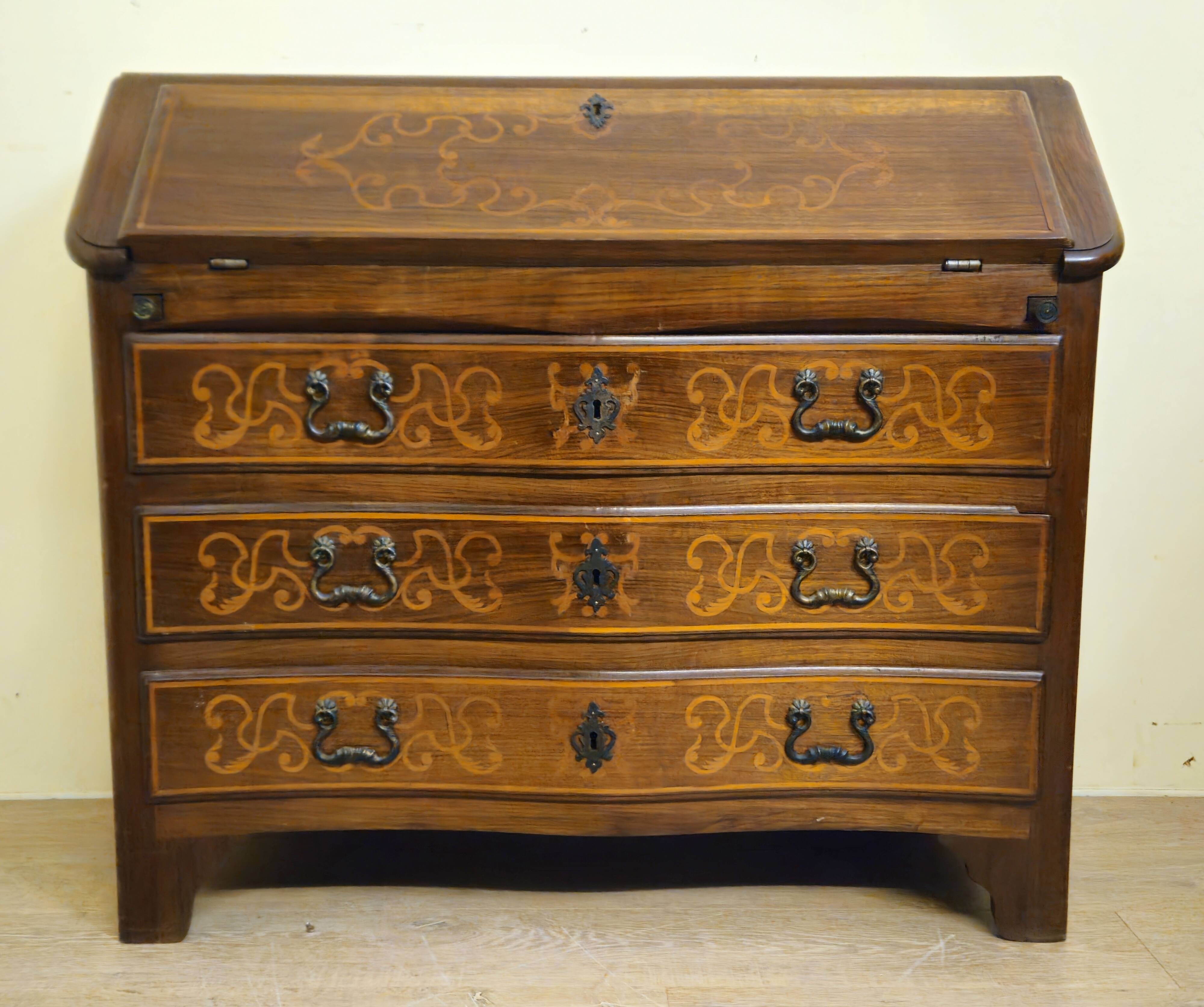 Piedmontese curved writing desk in marquetry