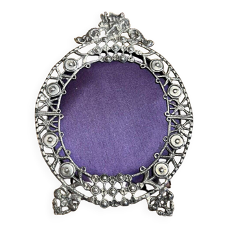 Round renaissance style frame in silver