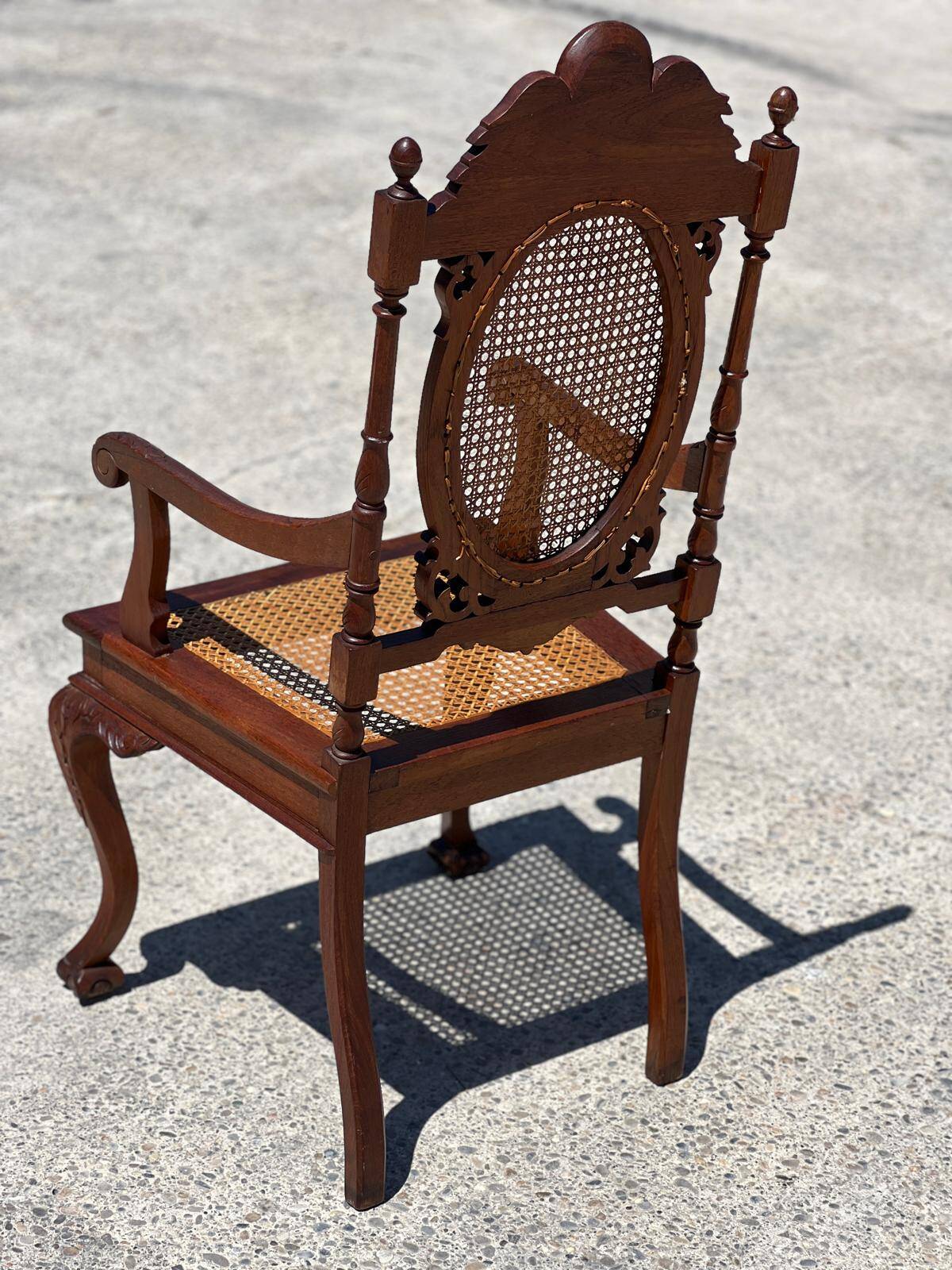 Ensemble de 6 fauteuils médaillon en bois tourné et sculpté fin XIXème