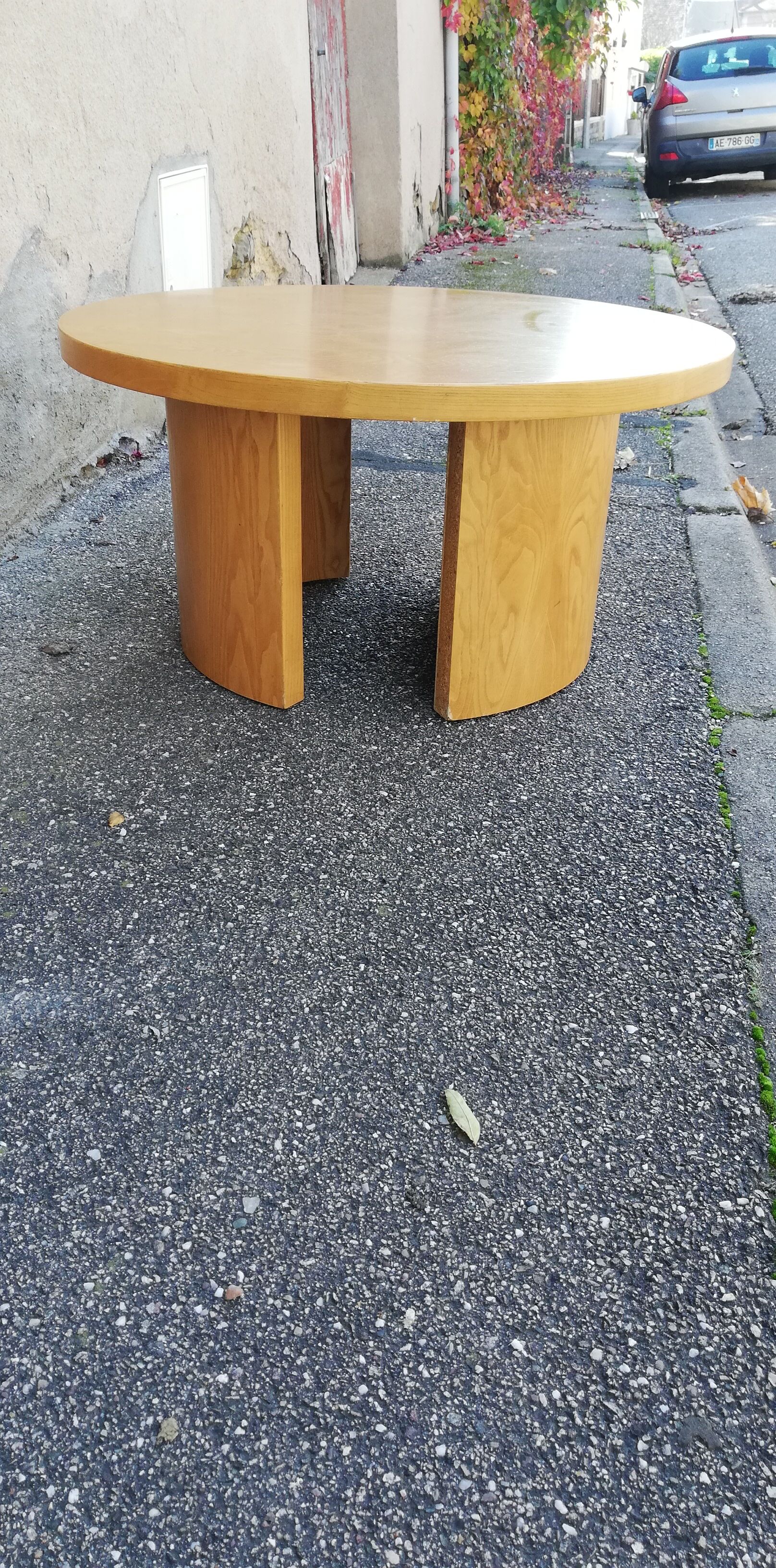 Vintage coffee table round light wood