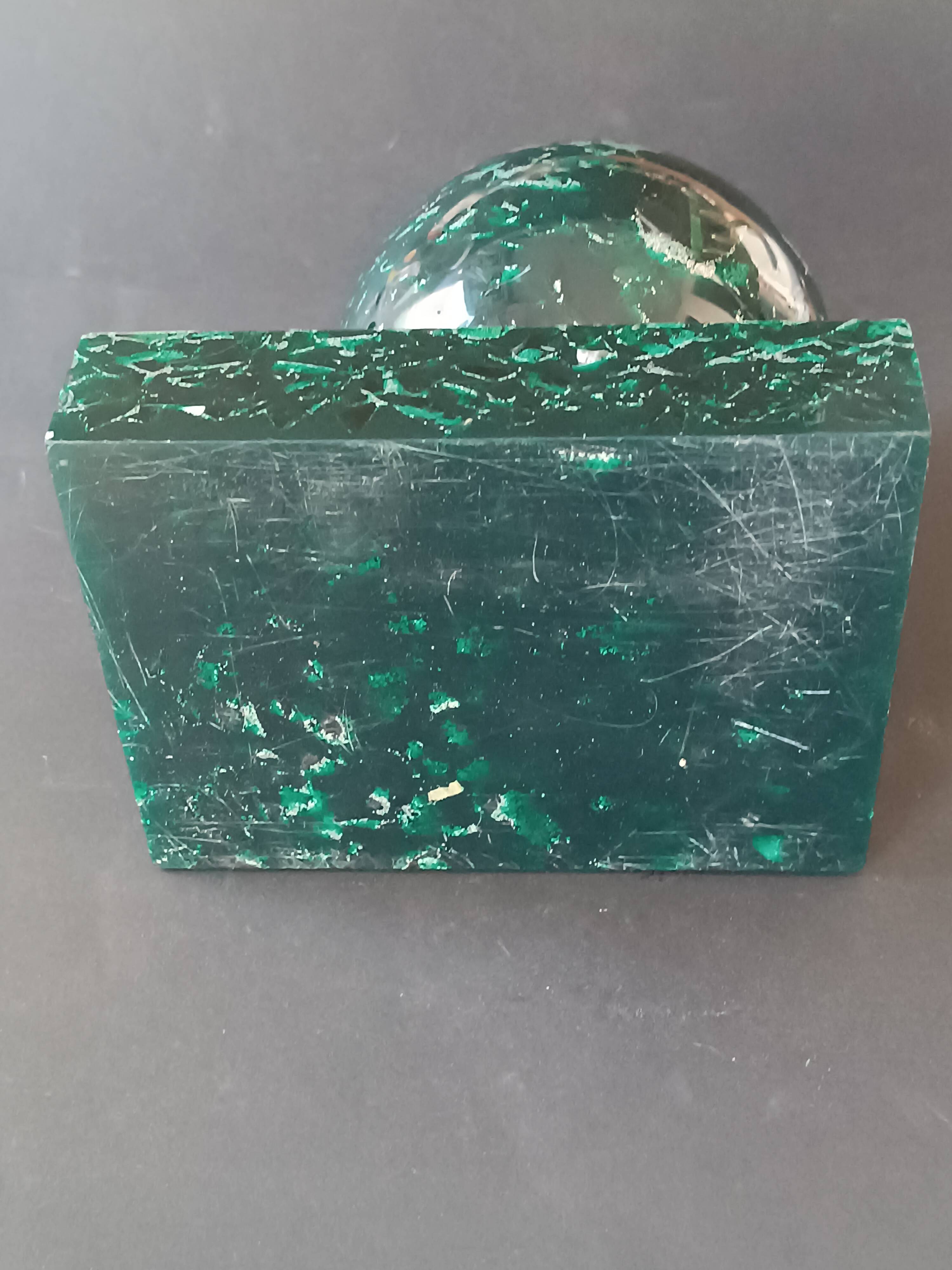 Design bookends in fractal resin with watchmaking inclusions.