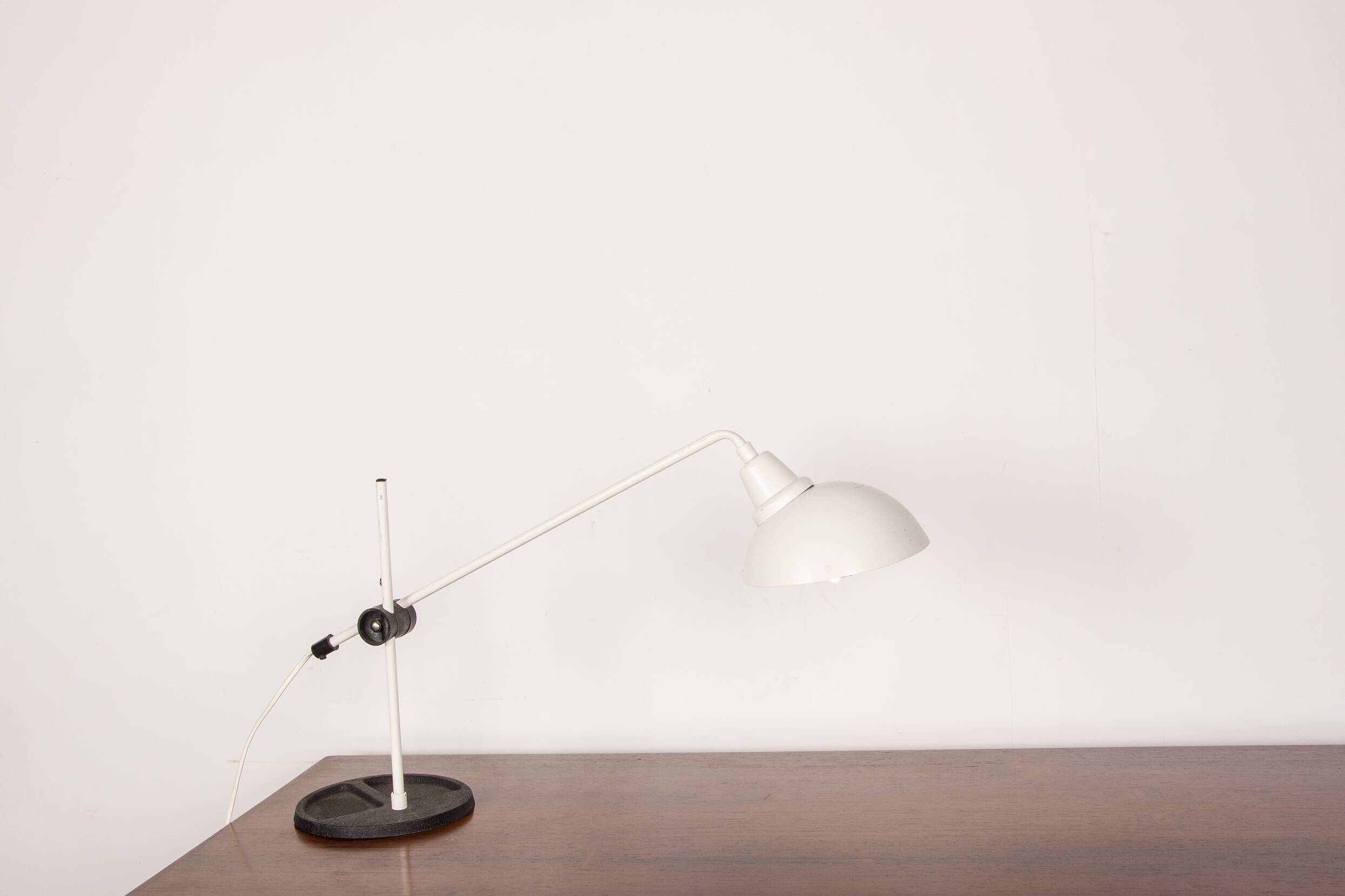 Tilting desk lamp in white metal 1960.
