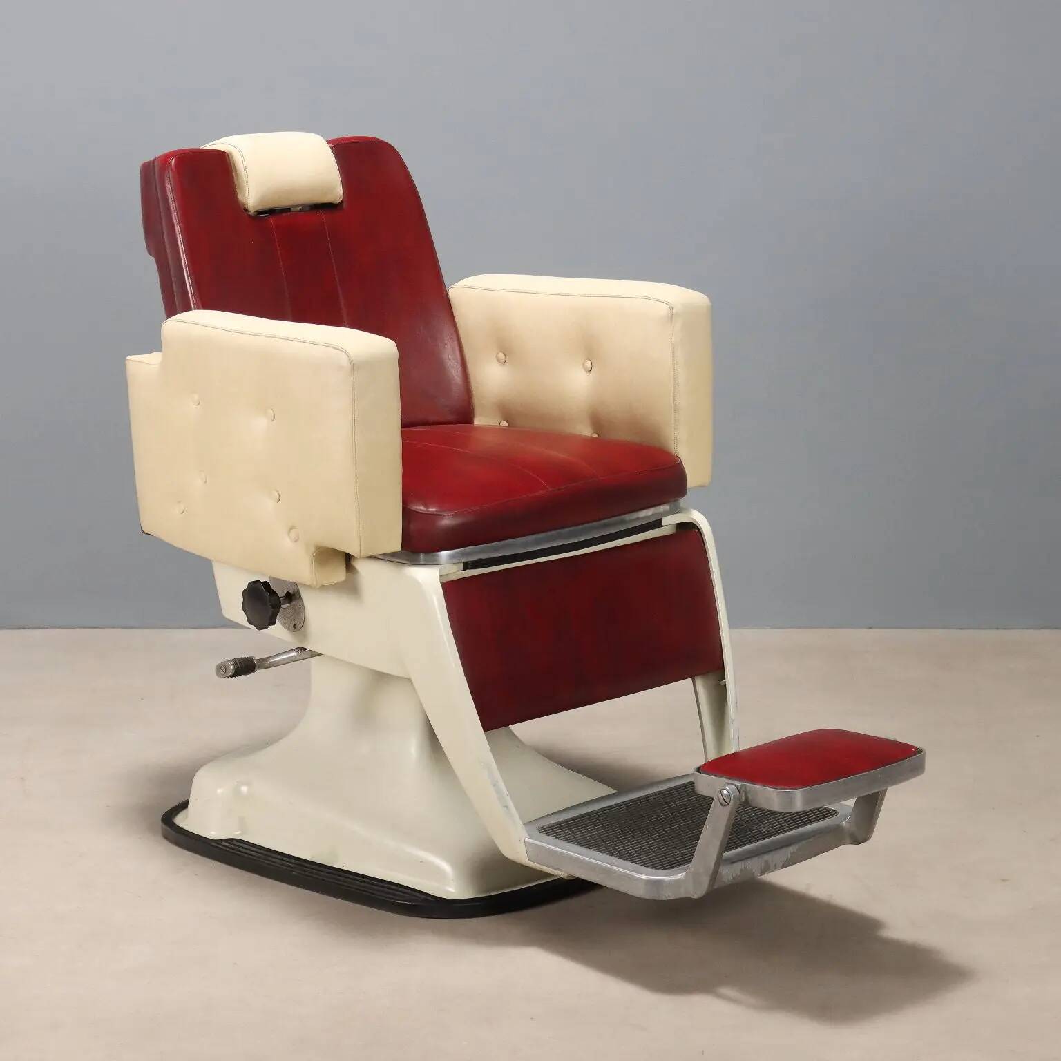 Fauteuil de barbier vintage en métal émaillé et similicuir design années 1960