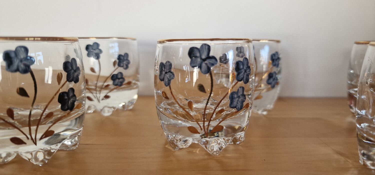 Set of 6 small hand-painted gilded glasses