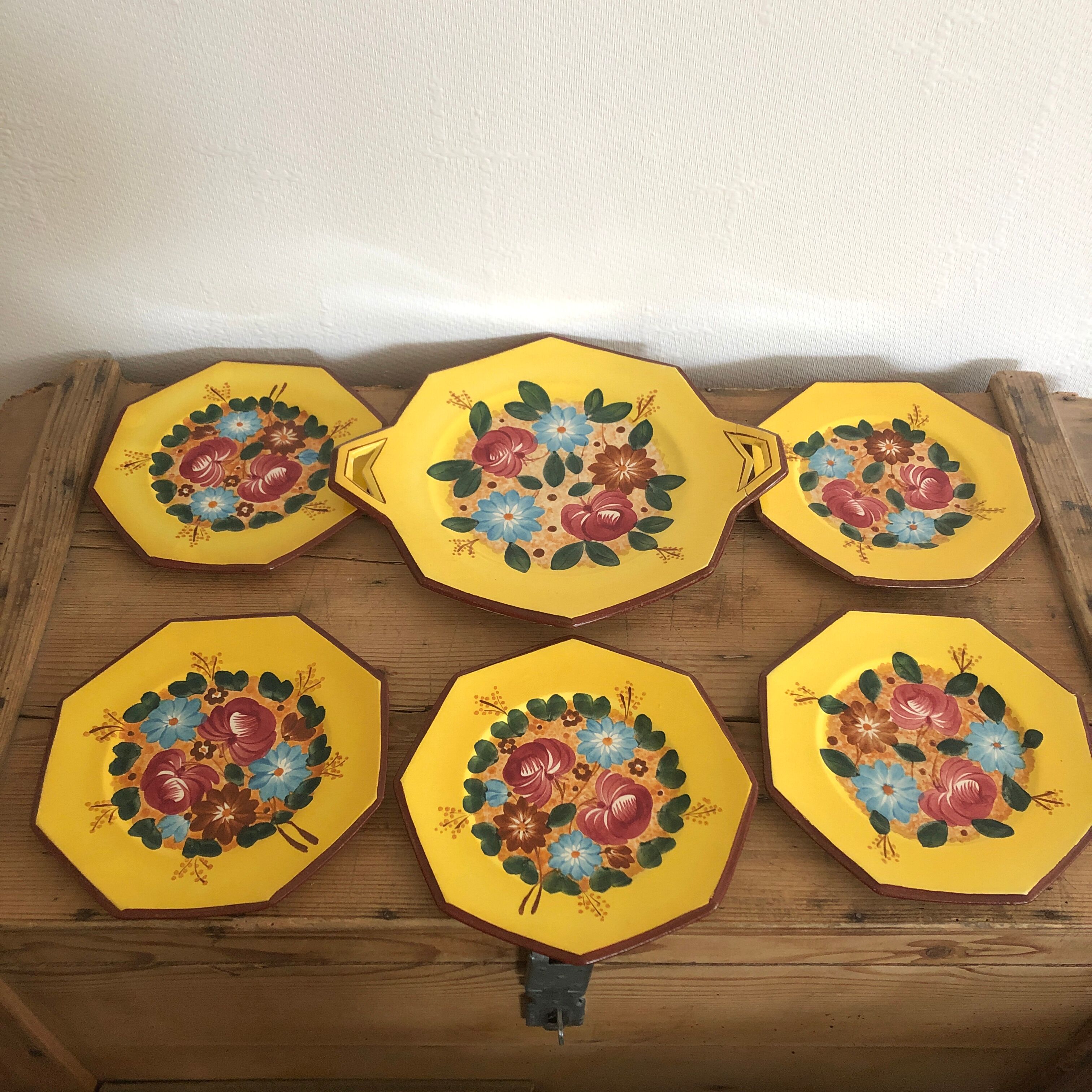 5 assiettes Longwy et un plat