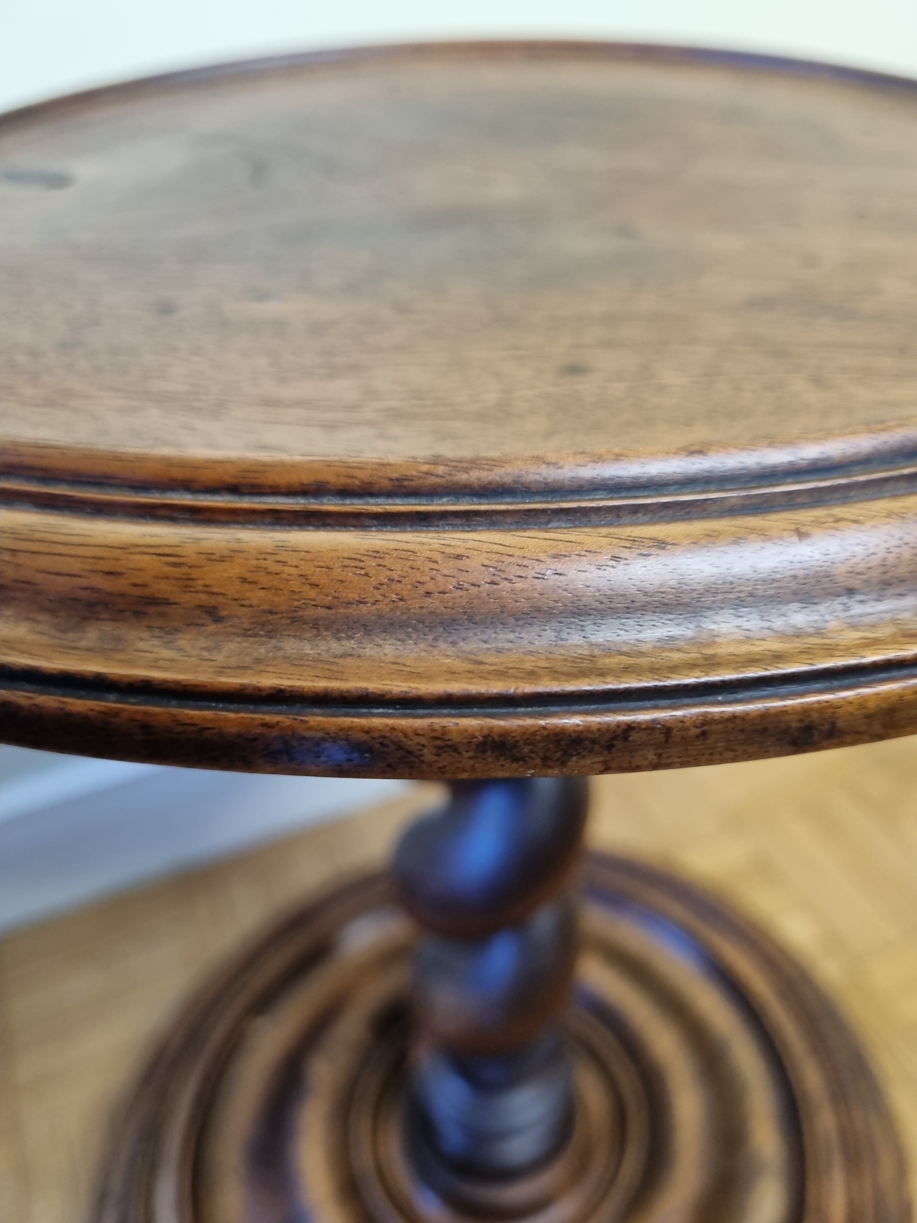Table d'appoint en bois tourné, 52 cm