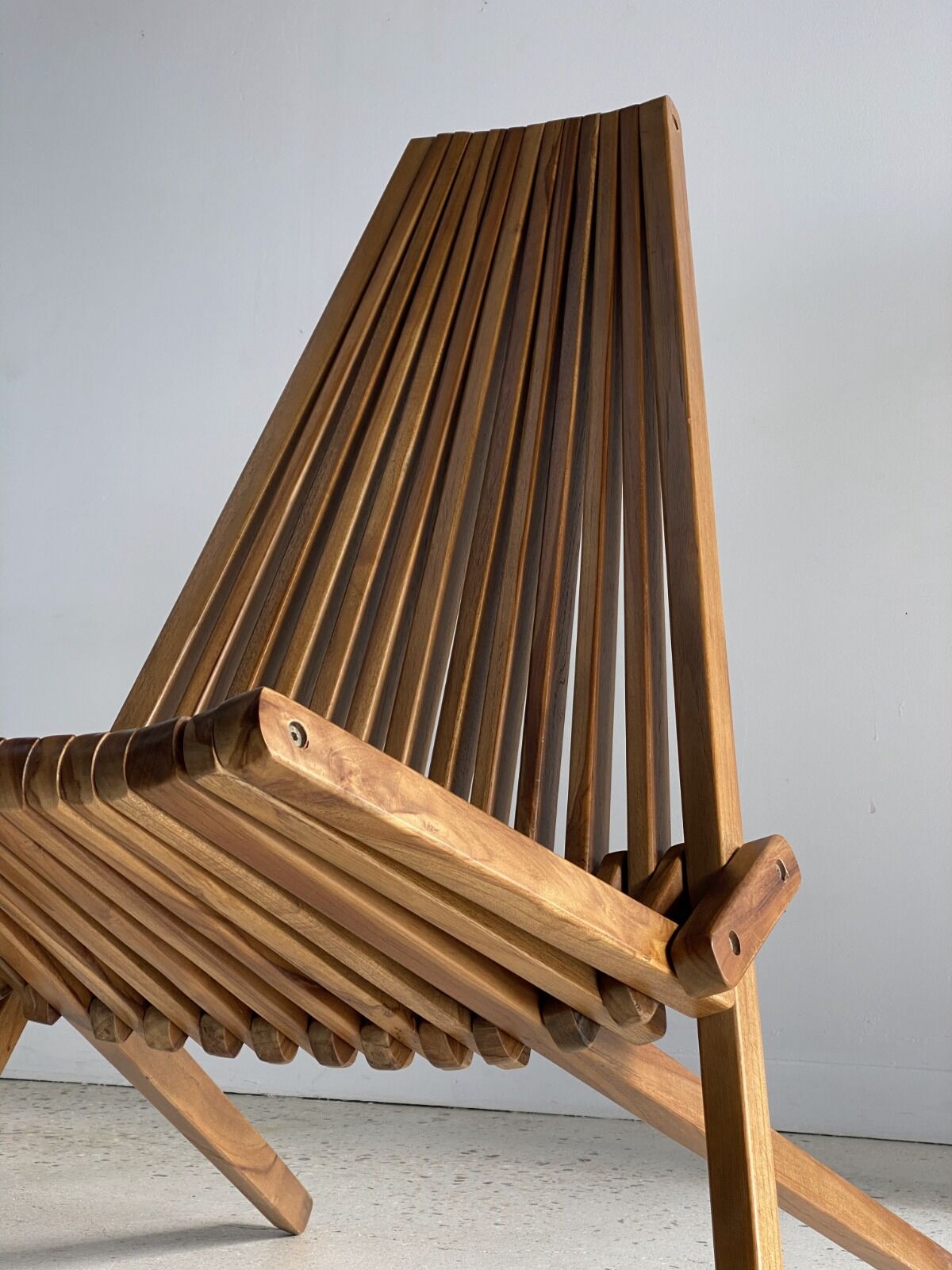 Foldable designer armchair in wooden slats