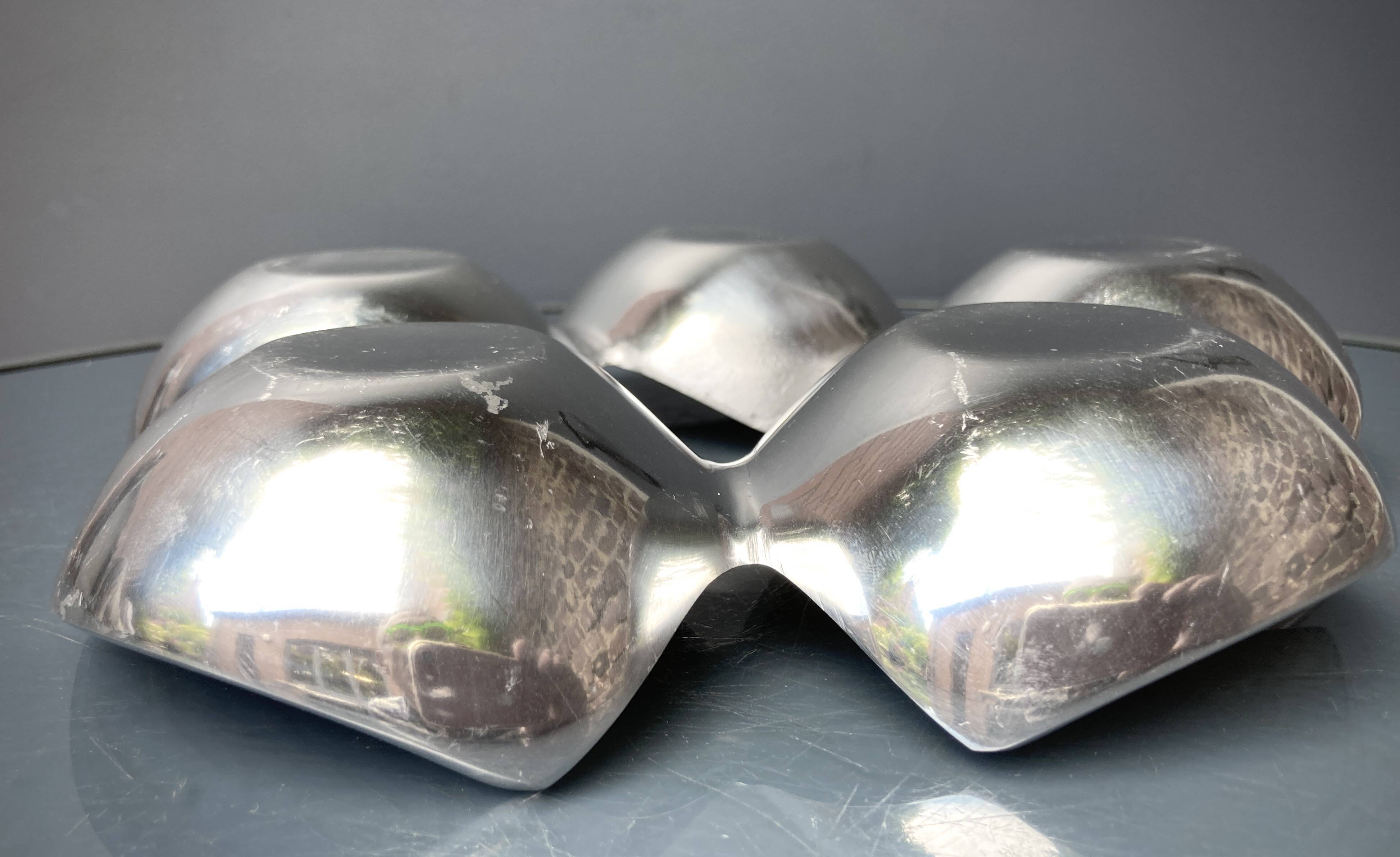 Ensemble de plats compartimentés en Inox Massif et émail écru