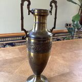 Amphora, large Napoleon III vase in brass.