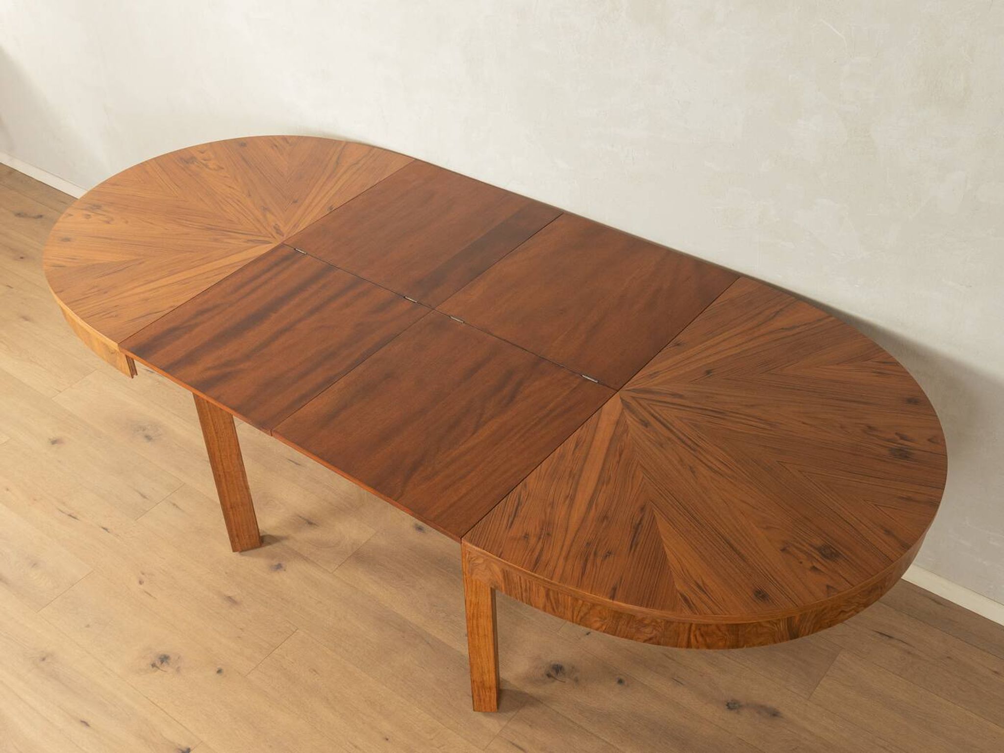 Table à manger extensible élégante par Ruscheweyh, années 1930, noyer