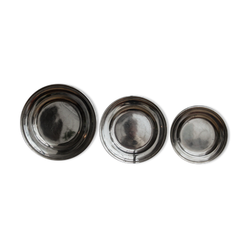 Série de 3 plats en métal argenté, poinçon Ravinet
