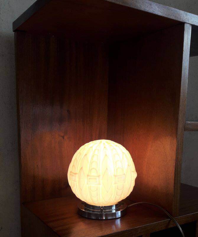 Authentic 20th-century Art Deco globe lamp in coloured glass.