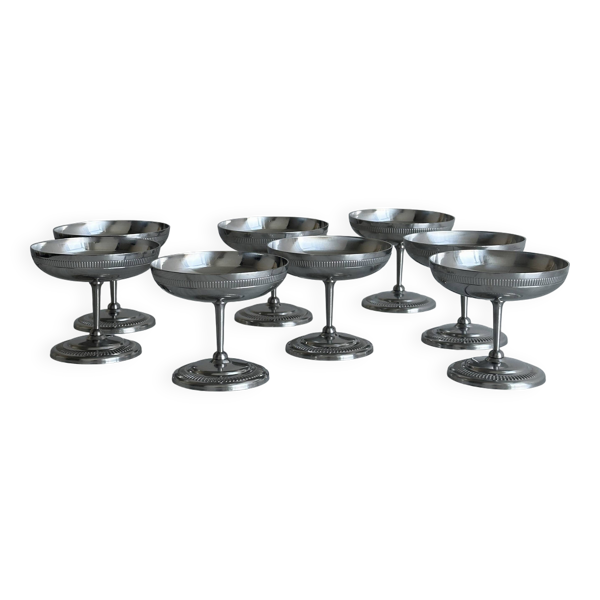 8 coupelles sur pied en inox