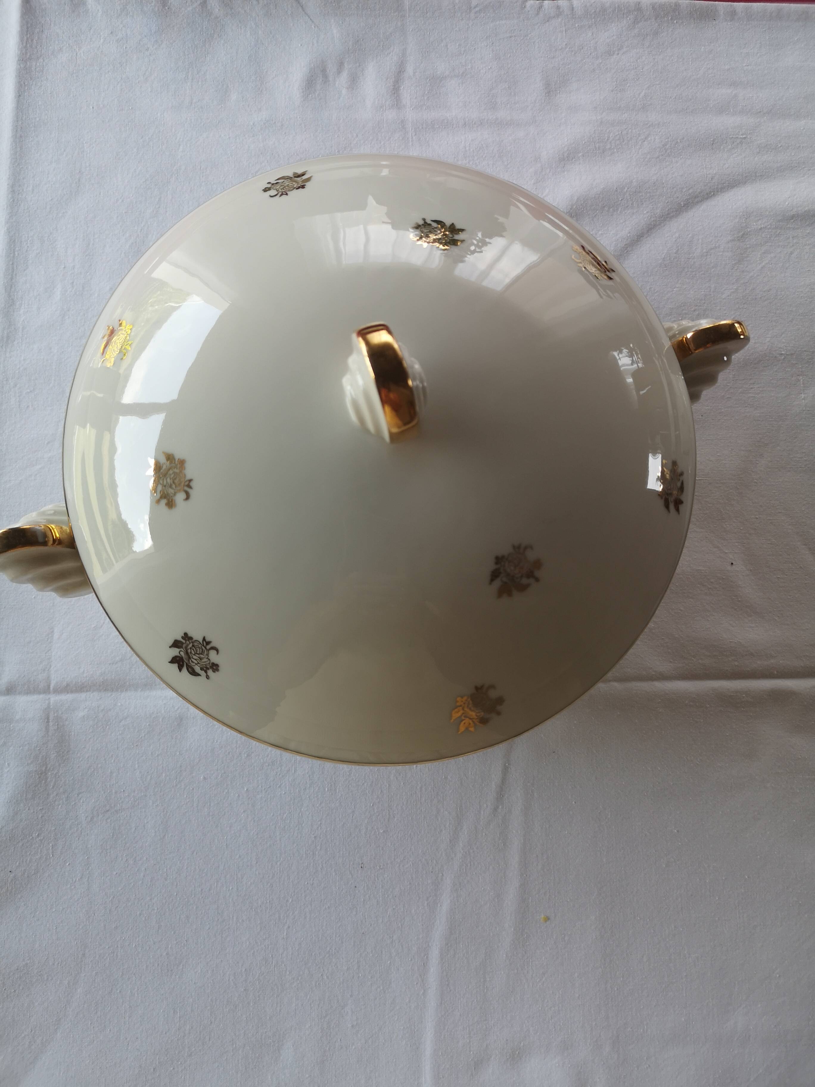 French porcelain soup tureen, classic and elegant style,
