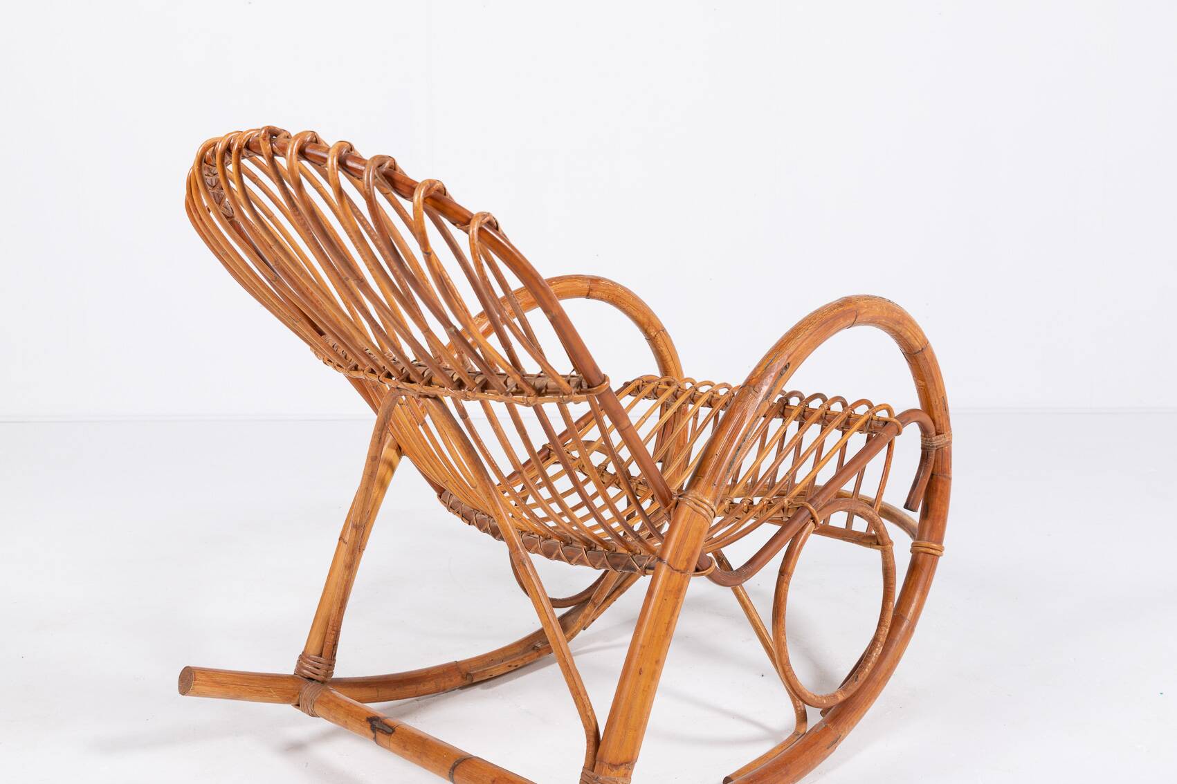 Fauteuil à bascule italien en rotin, 1960