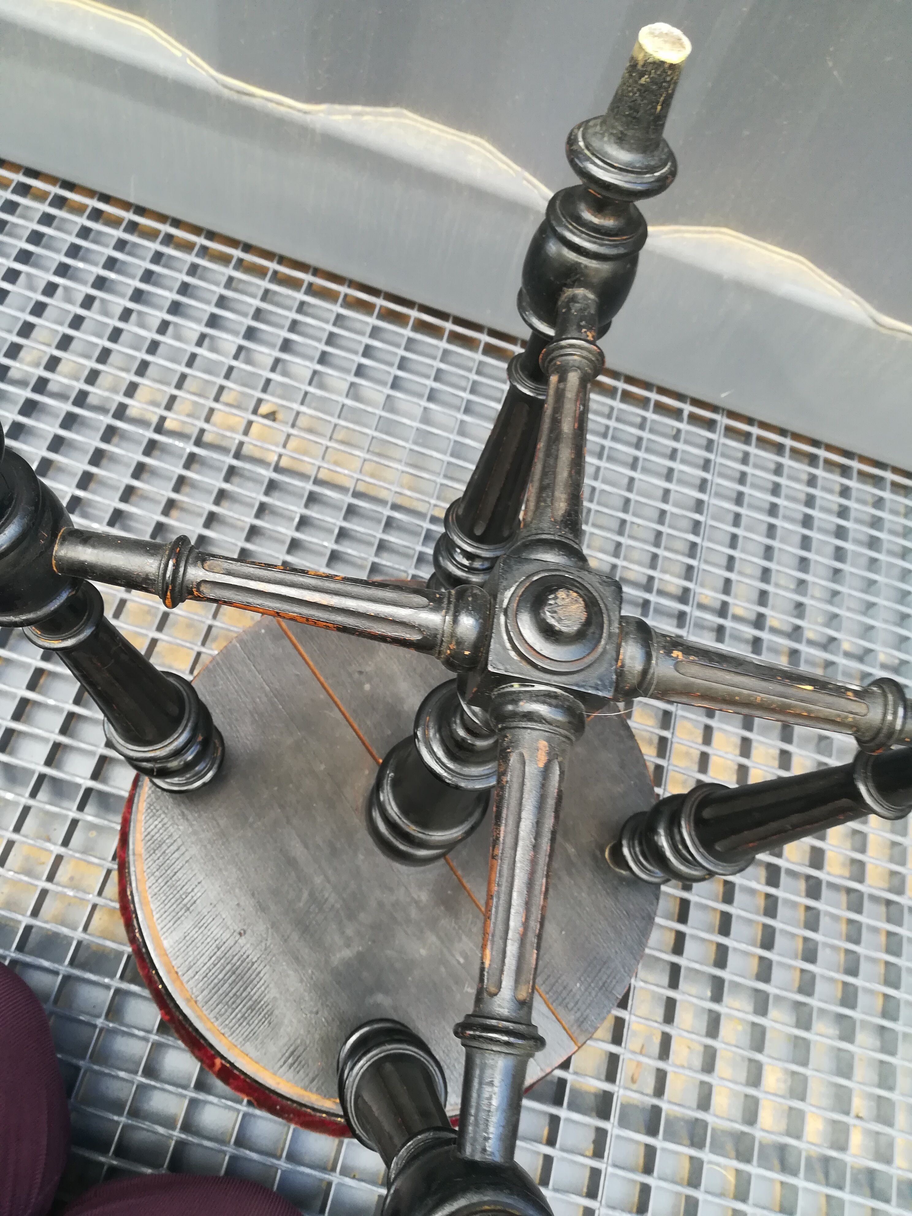 Adjustable piano stool
