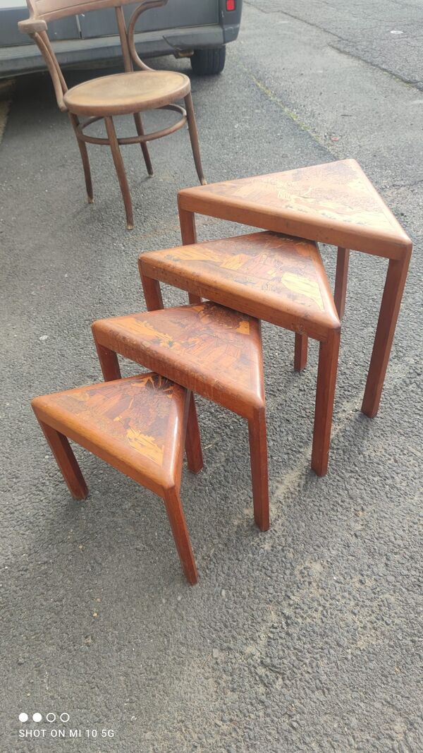 4 tables gigognes en palissandre massif et marqueterie asiatique