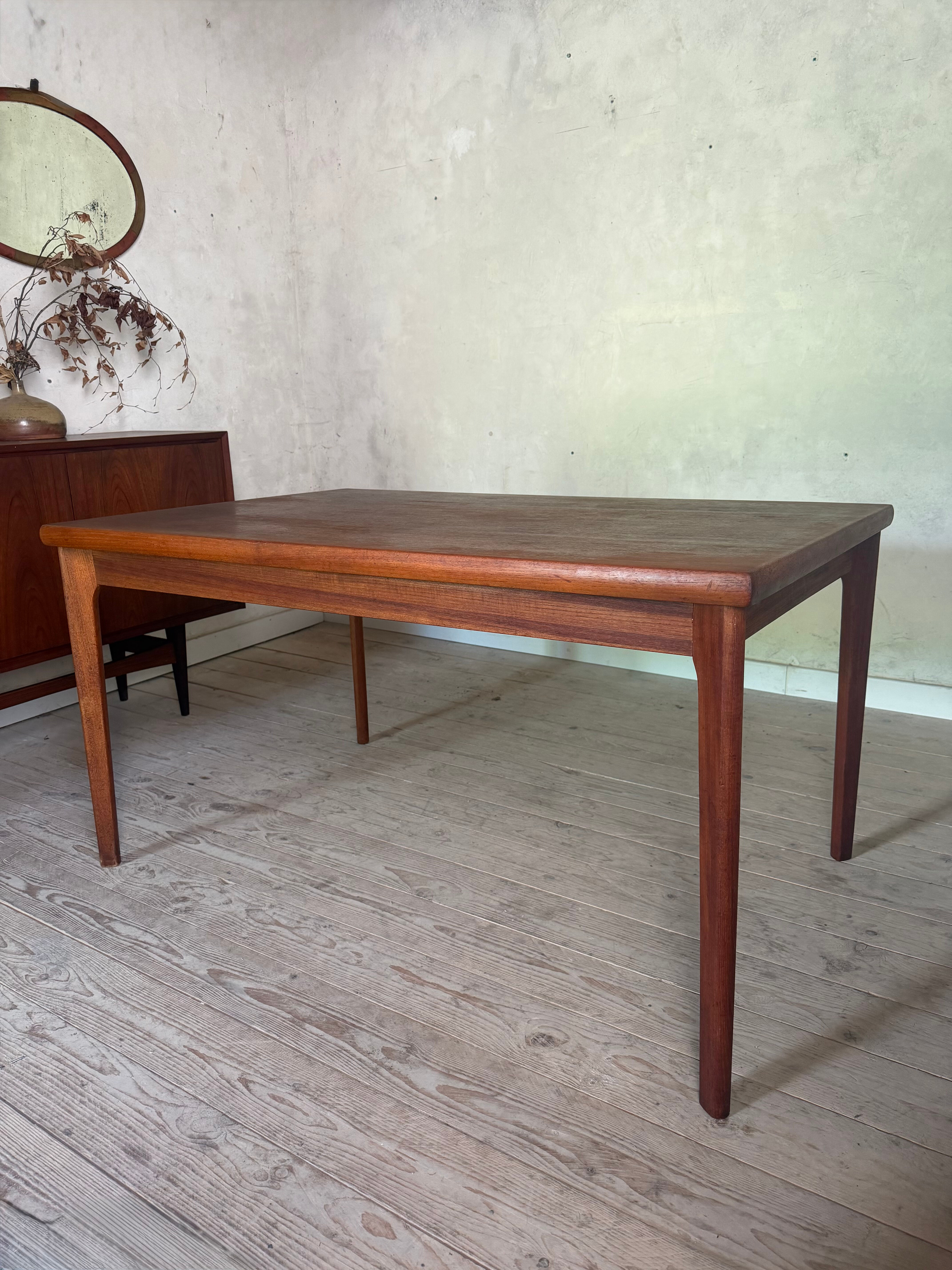 Table rectangulaire scandinave vintage en teck